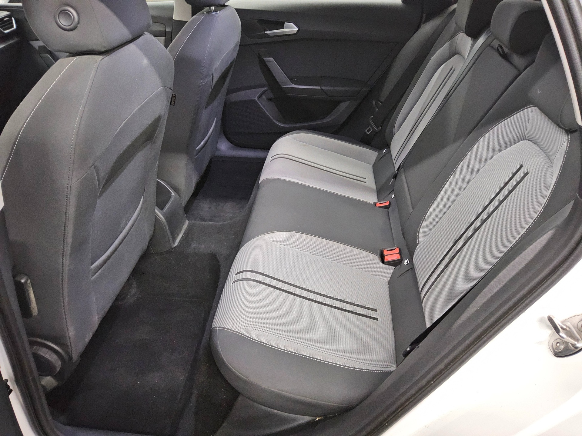 Seat Leon Sportstourer 2.0 TDI Style Navi LED Virtual 13