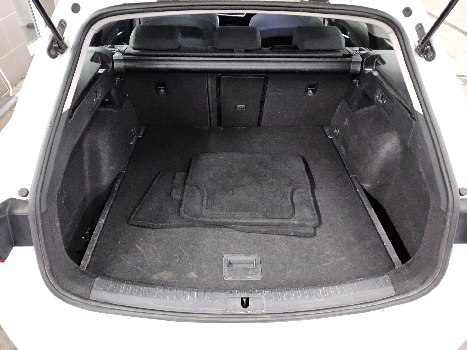 Seat Leon Sportstourer 2.0 TDI Style Navi LED Virtual 12