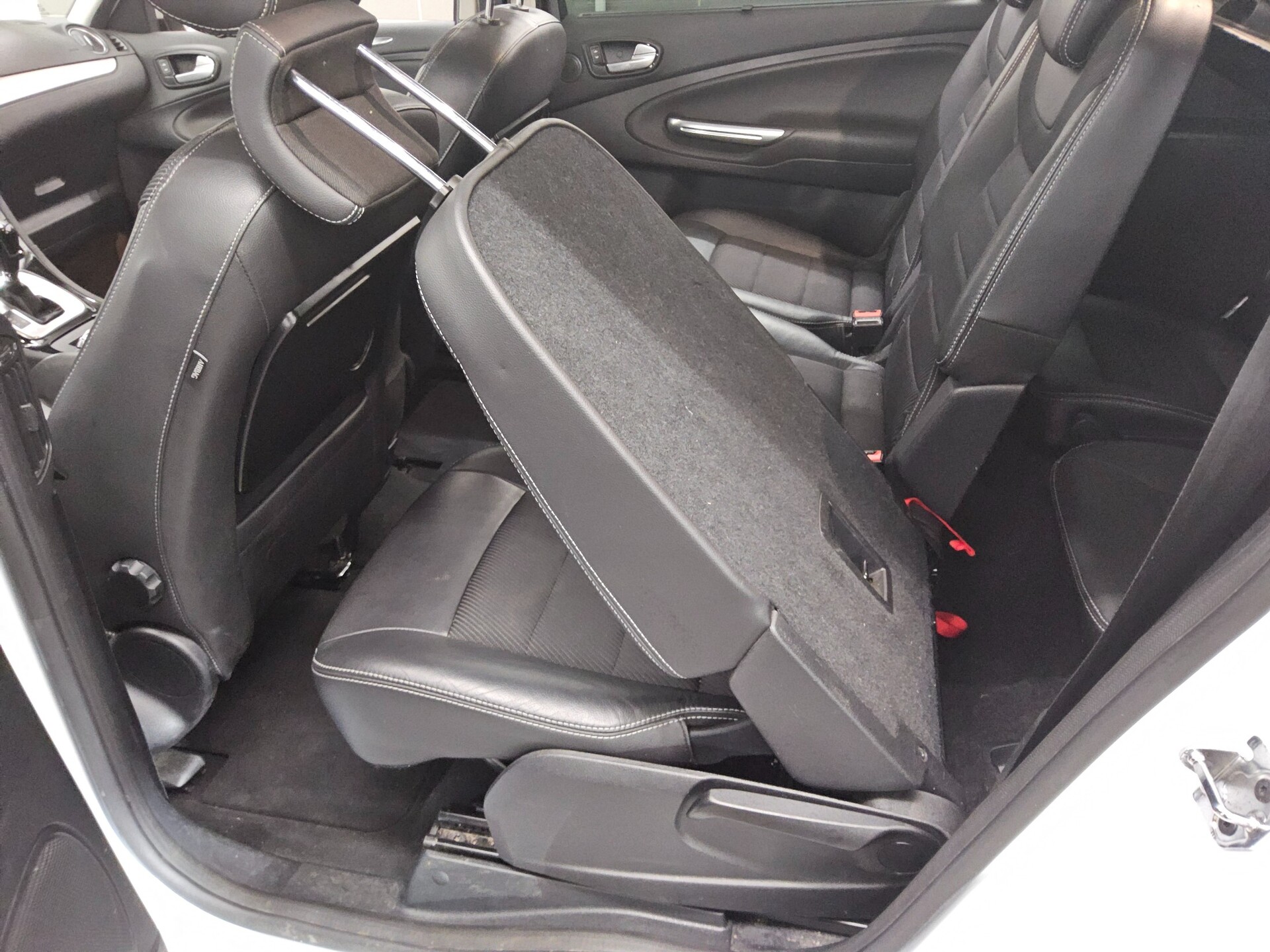 Ford S-Max 2.0 TDCi Titanium 7-Sitze AHK Pano HU12/27 13