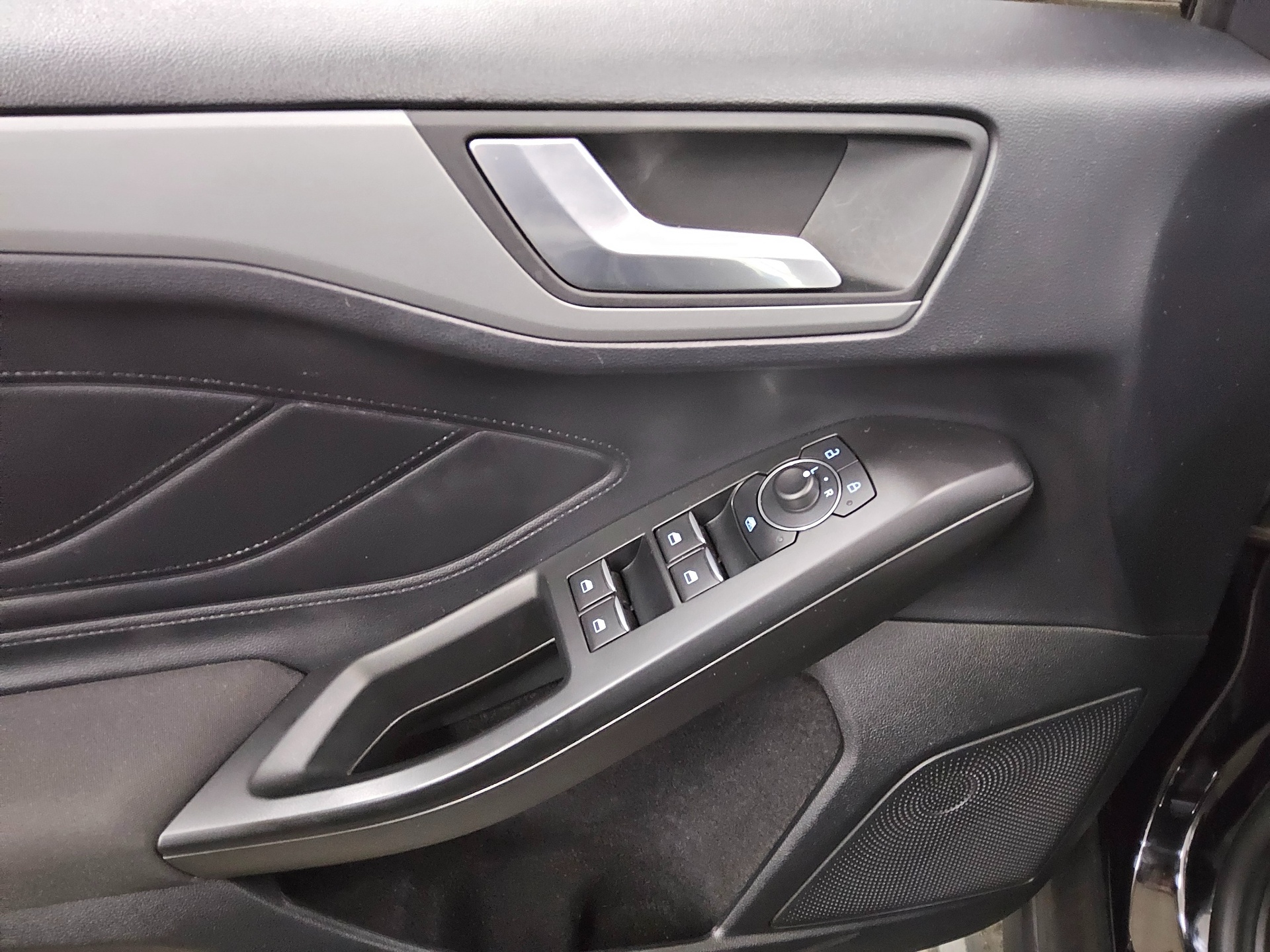 Ford Focus Turnier 1.5 EB Cool&Connect Navi LED DAB 9