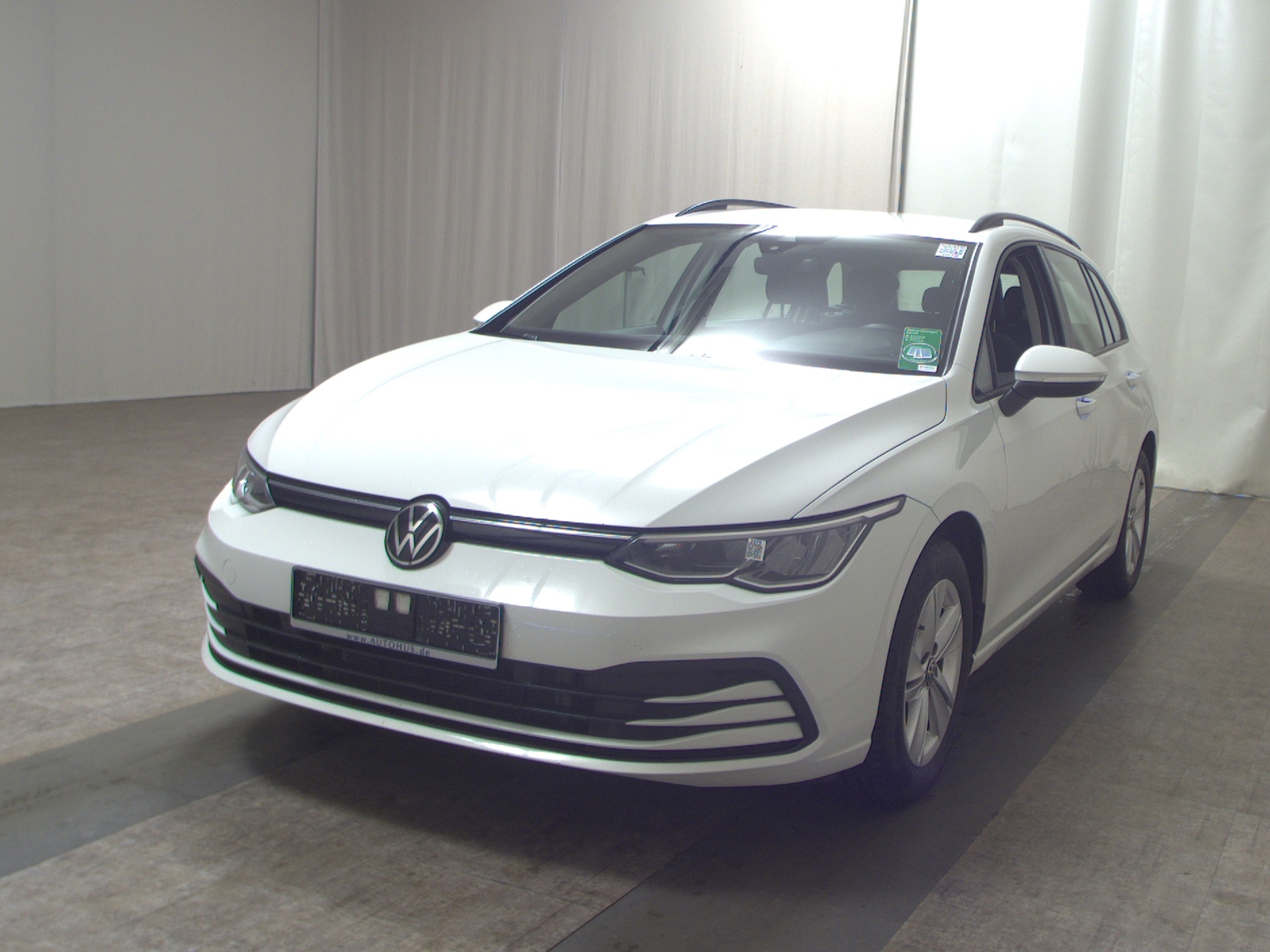 Volkswagen Golf-8 Var. 2.0 TDI Life Navi LED DC ACC AHK Shz 2