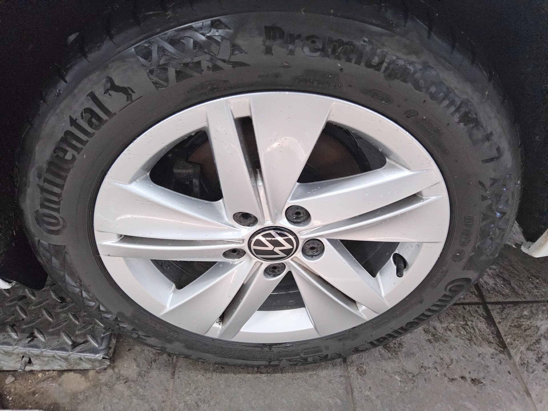 Volkswagen Golf-8 Var. 2.0 TDI Life Navi LED DC ACC AHK Shz 11