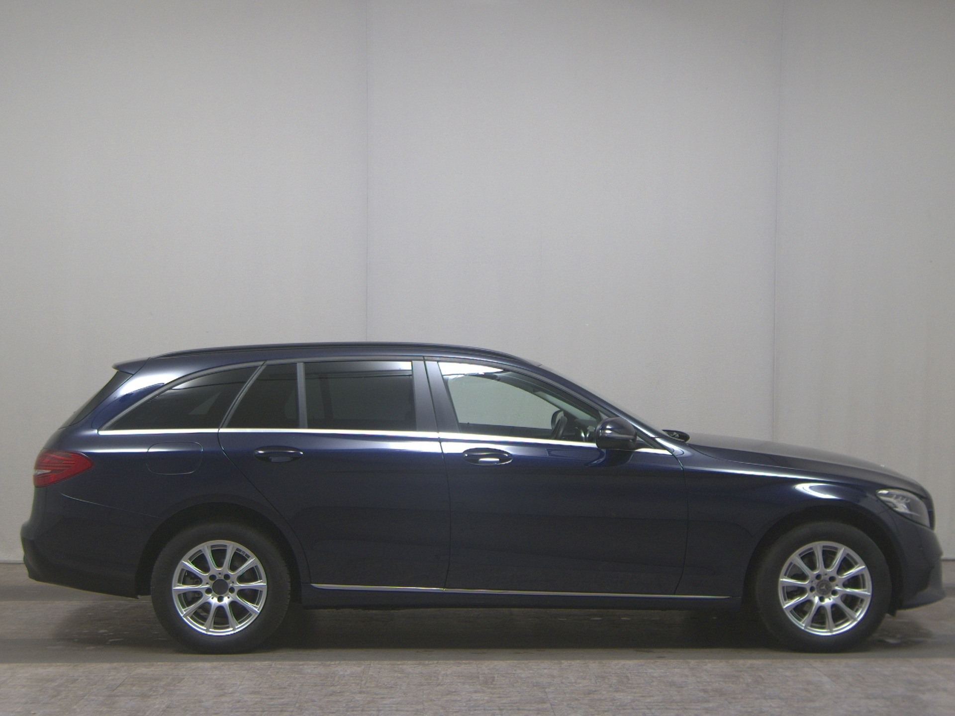 Mercedes-Benz C 200 T d Navi LED AHK Distronic+