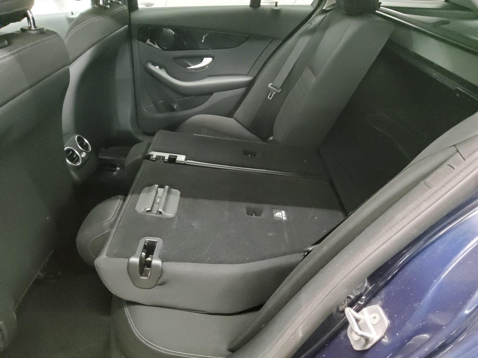 Mercedes-Benz C 200 T d Navi LED AHK Distronic+ 12