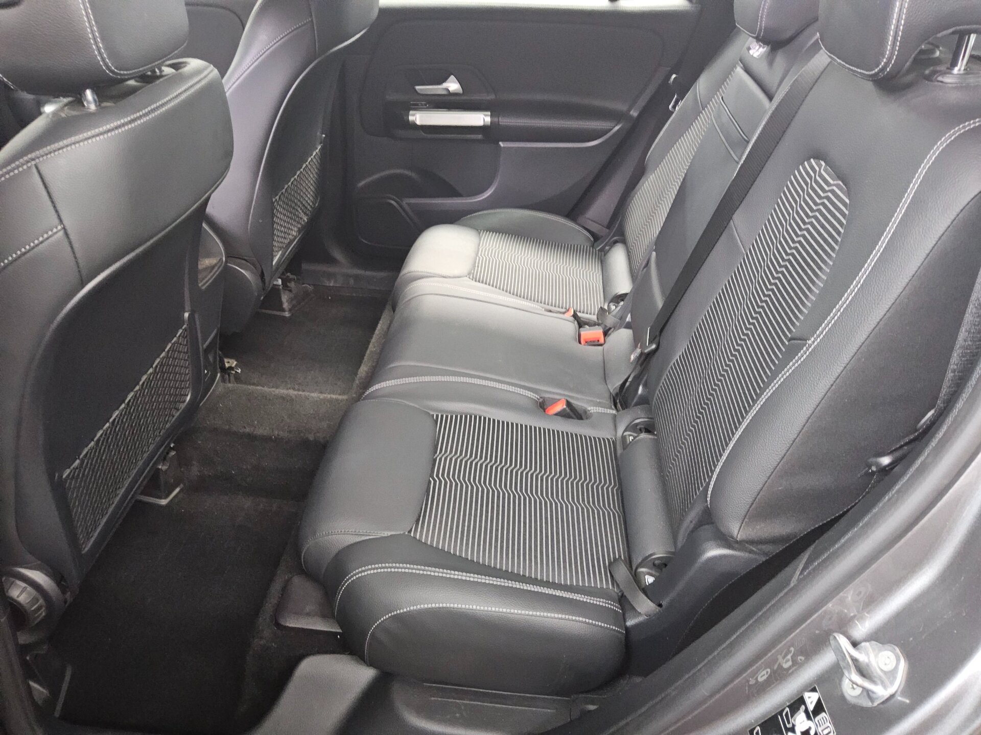 Mercedes-Benz GLB 200 d Progressive T-Leder Navi LED AHK RfK 13