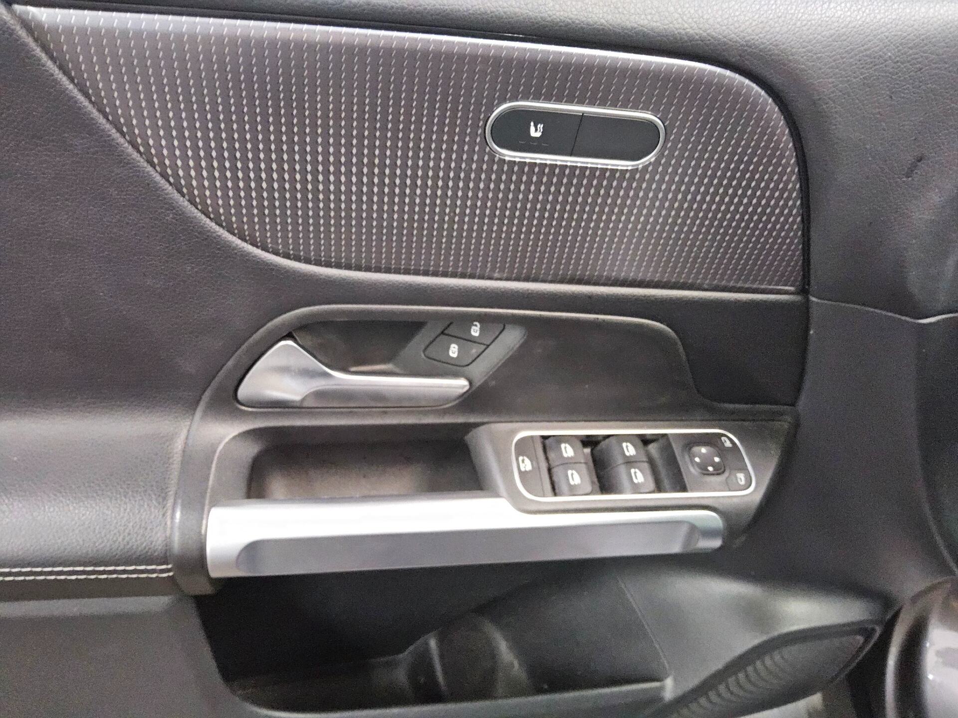 Mercedes-Benz GLB 200 d Progressive T-Leder Navi LED AHK RfK 10