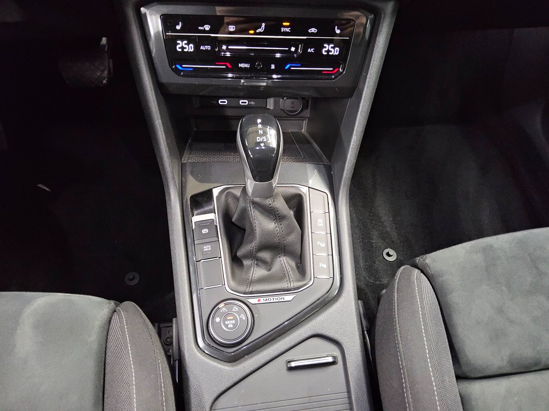 Volkswagen Tiguan 2.0 TDI 4M Elegance Matrix H-K DC HuD AHK 6