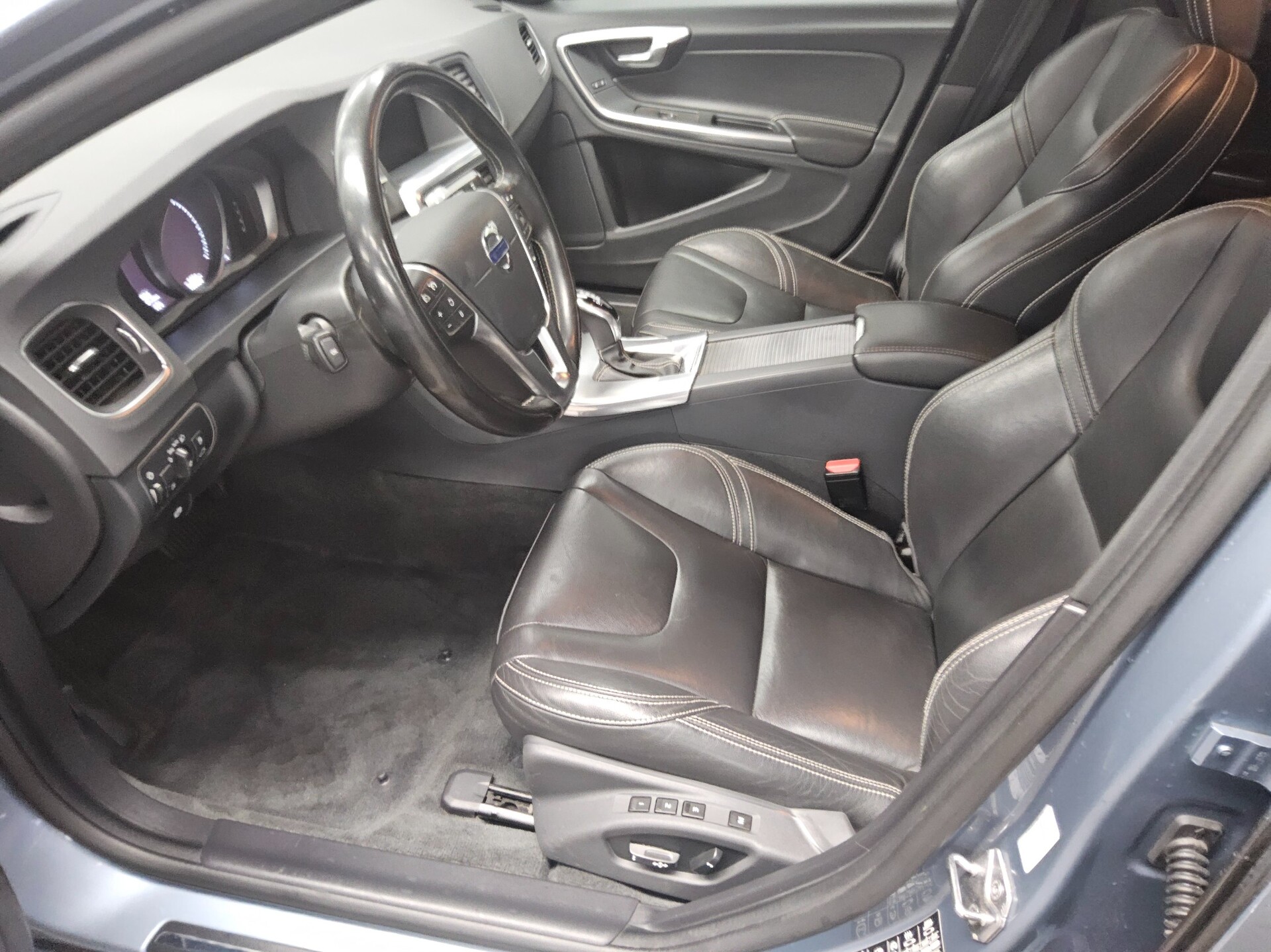 Volvo V60 D3 Kinetic Leder Navi Xenon PDC Shz Memory 8