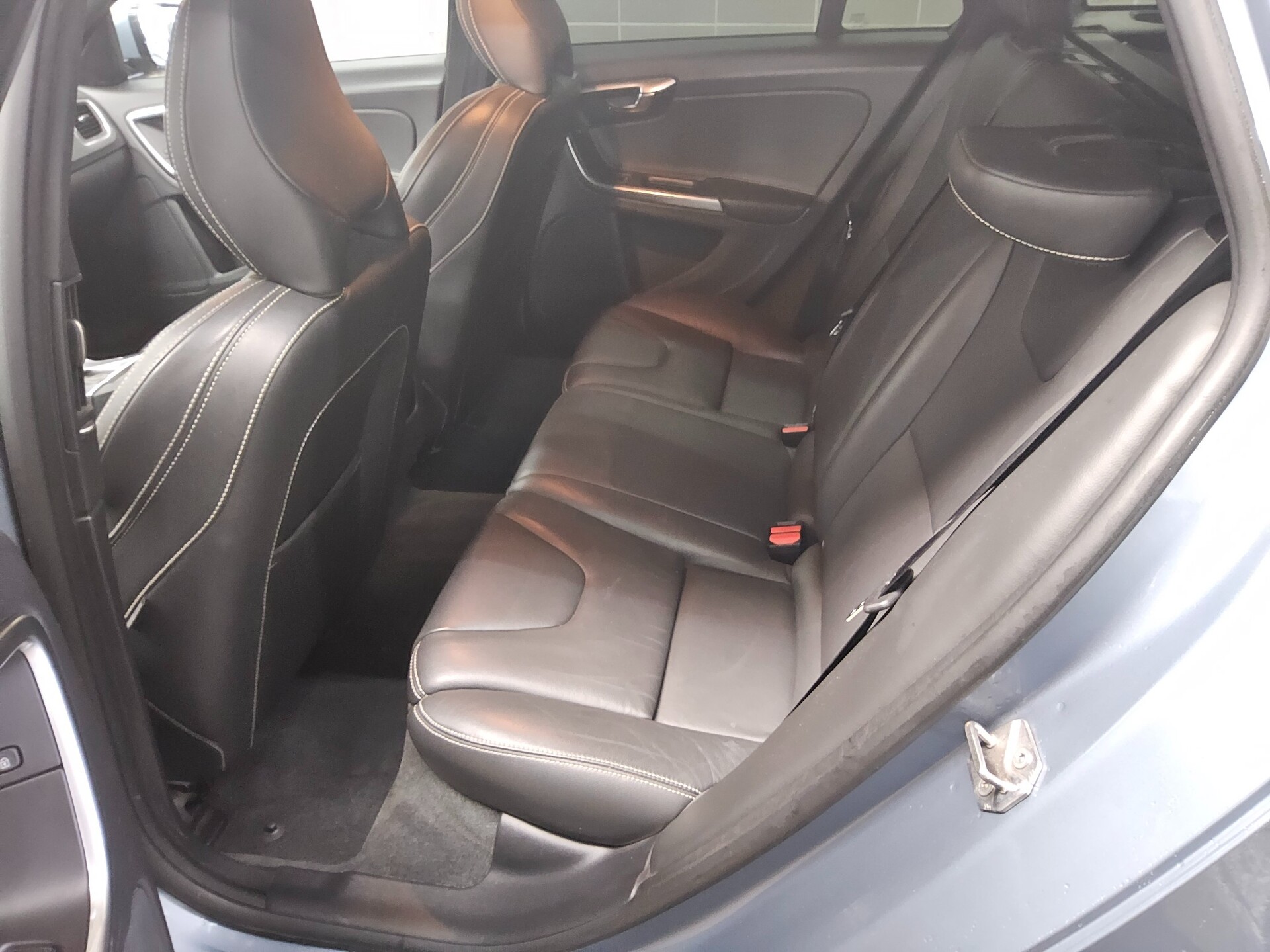 Volvo V60 D3 Kinetic Leder Navi Xenon PDC Shz Memory 12