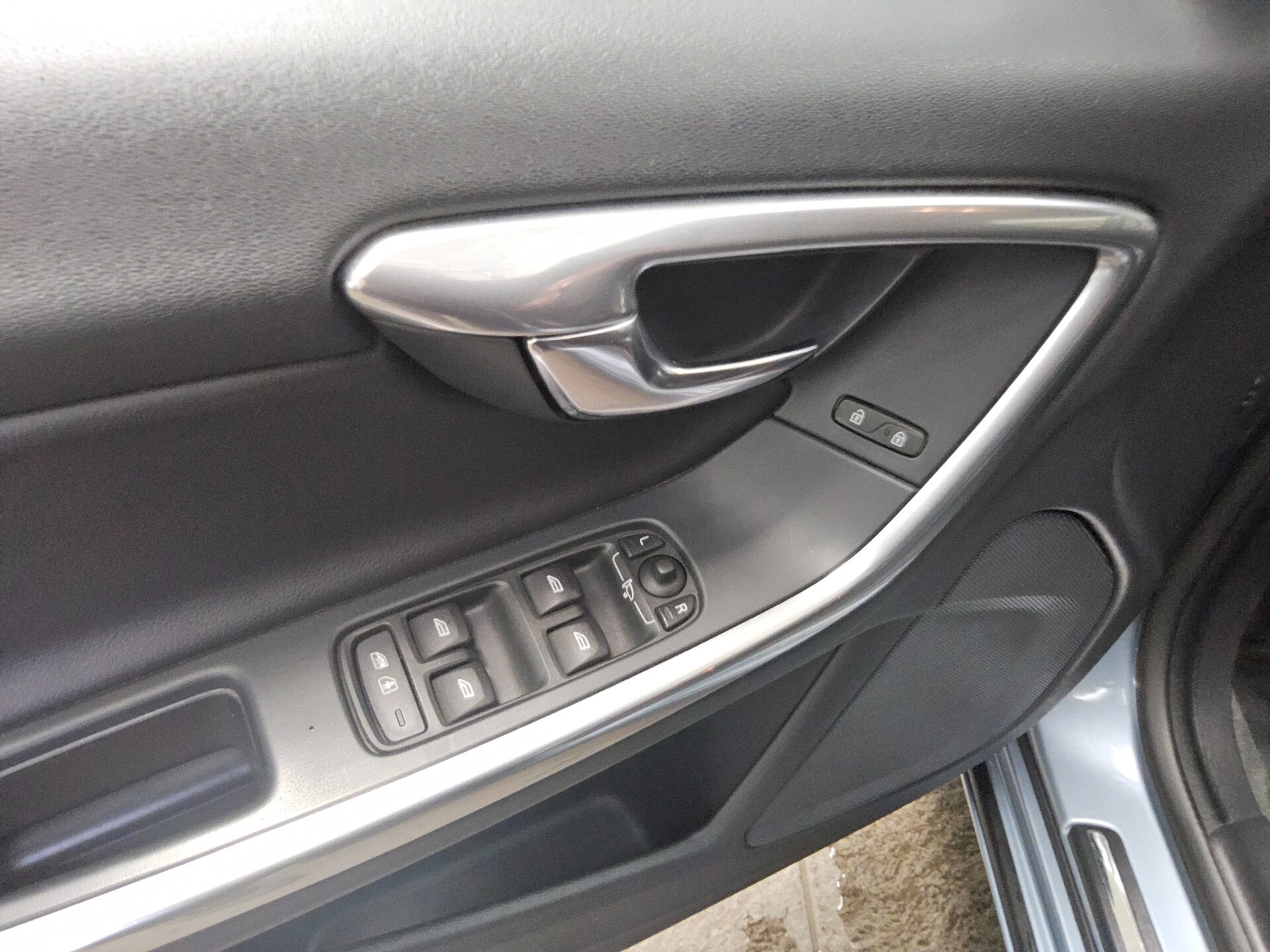 Volvo V60 D3 Kinetic Leder Navi Xenon PDC Shz Memory 9