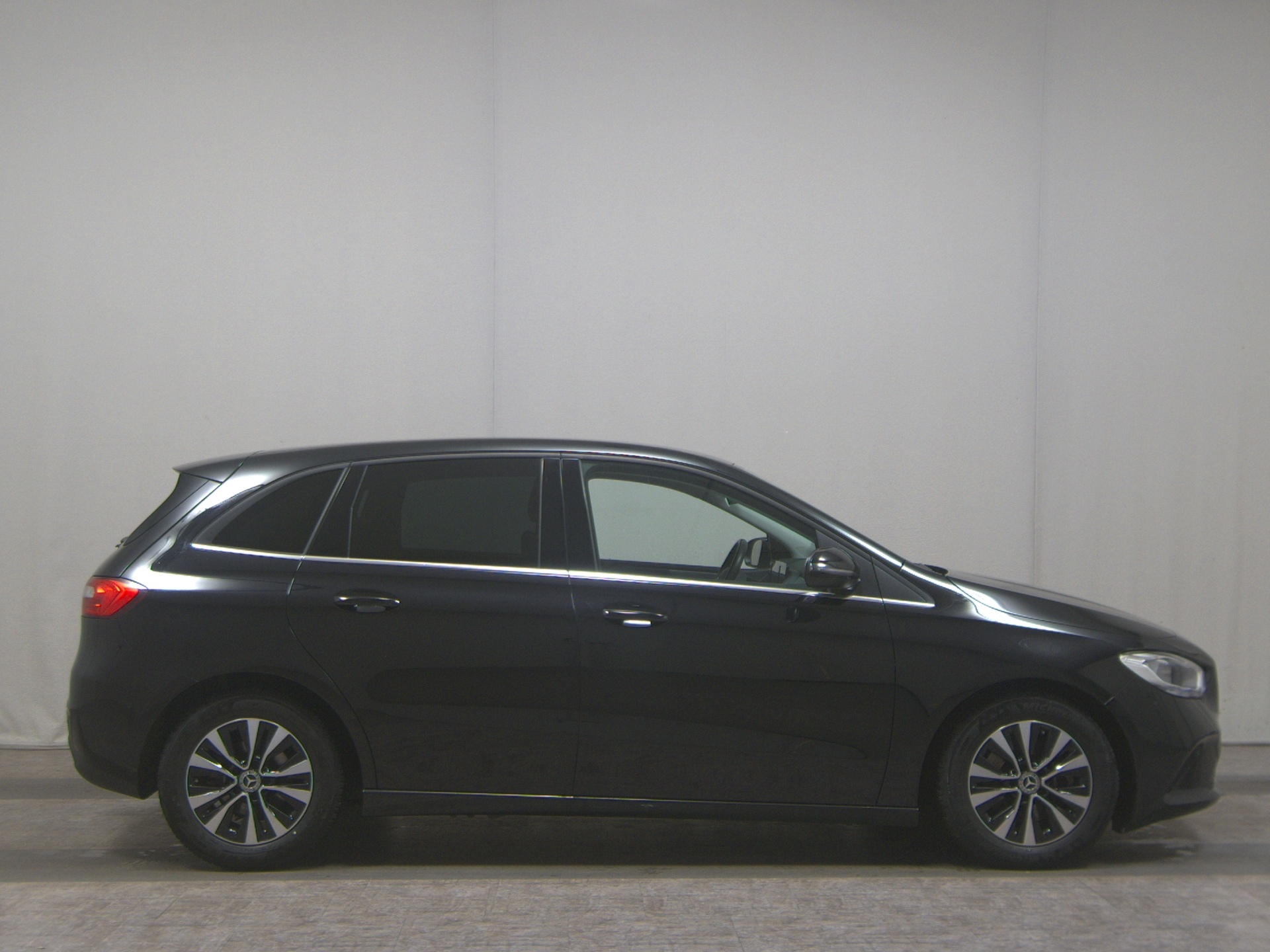 Mercedes-Benz B 180 d Style T-Leder Navi AHK PDC Shz Tempomat