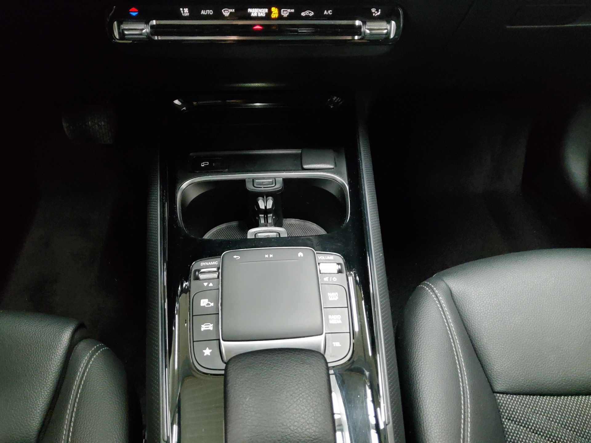 Mercedes-Benz B 180 d Style T-Leder Navi AHK PDC Shz Tempomat 6