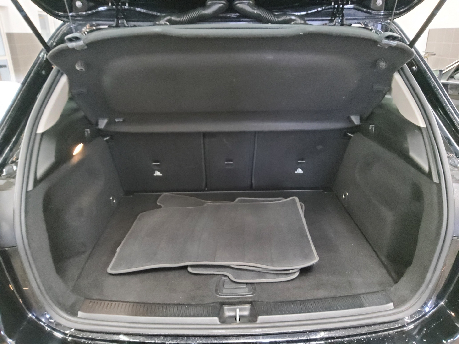 Mercedes-Benz B 180 d Style T-Leder Navi AHK PDC Shz Tempomat 12