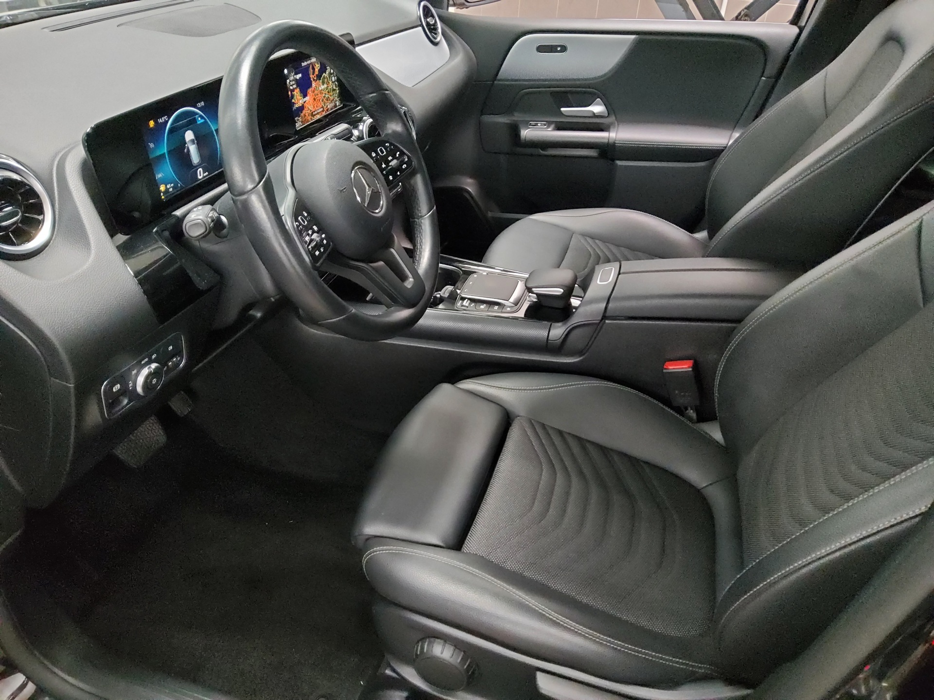 Mercedes-Benz B 180 d Style T-Leder Navi AHK PDC Shz Tempomat 9