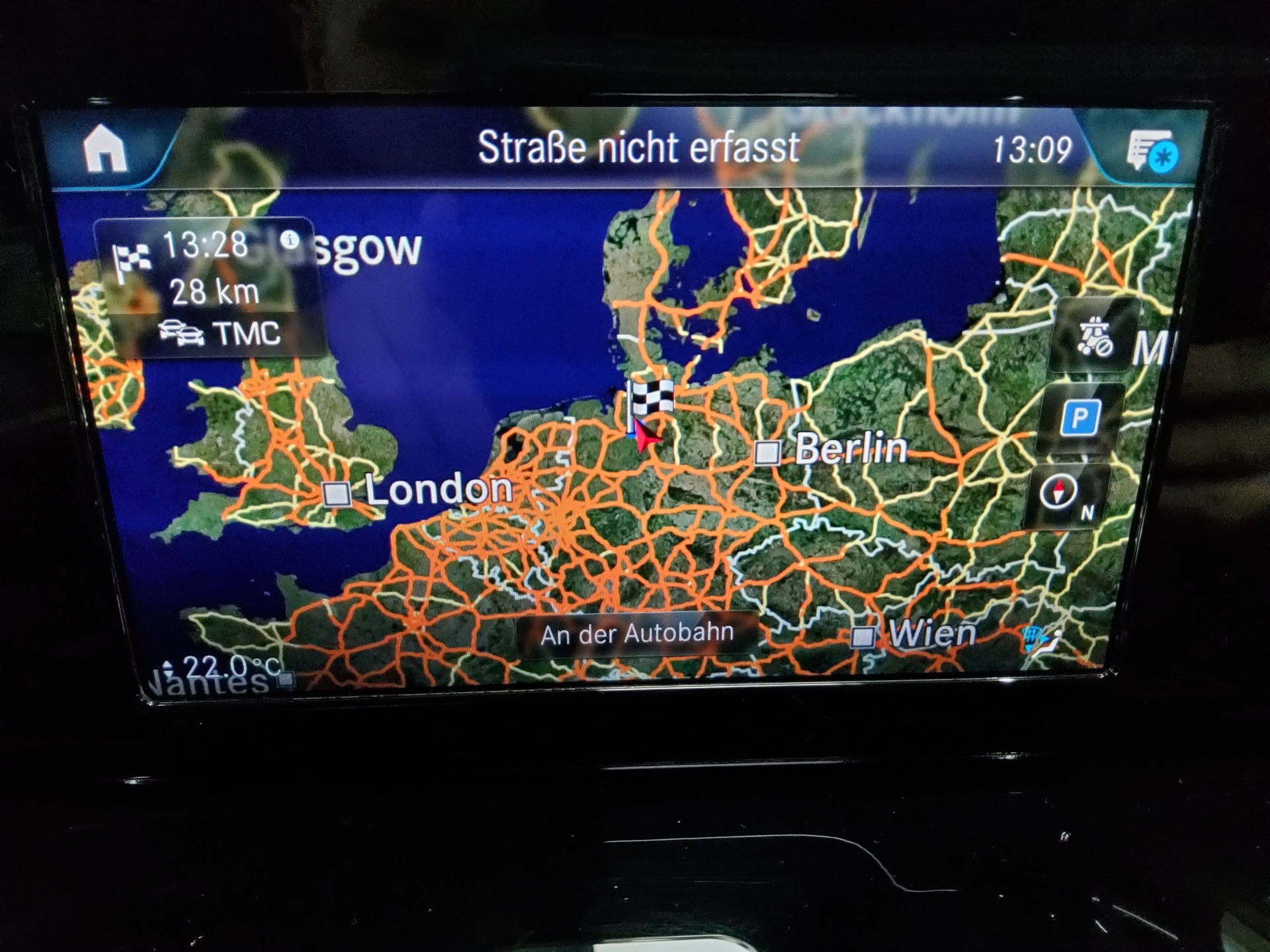 Mercedes-Benz B 180 d Style T-Leder Navi AHK PDC Shz Tempomat 7