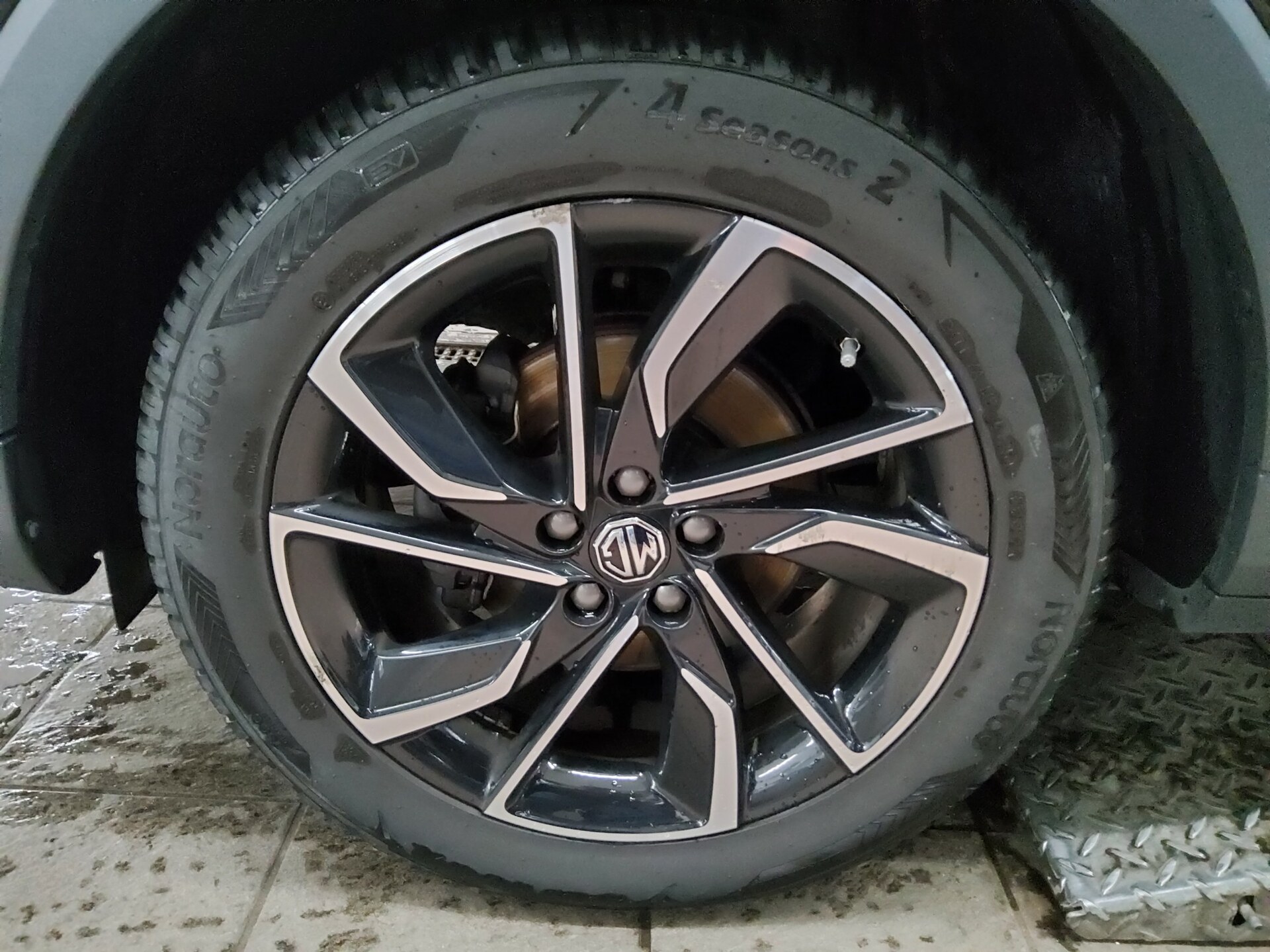 MG ZS 1.5 VTi Navi LED Pano Leder RfK PDC 10