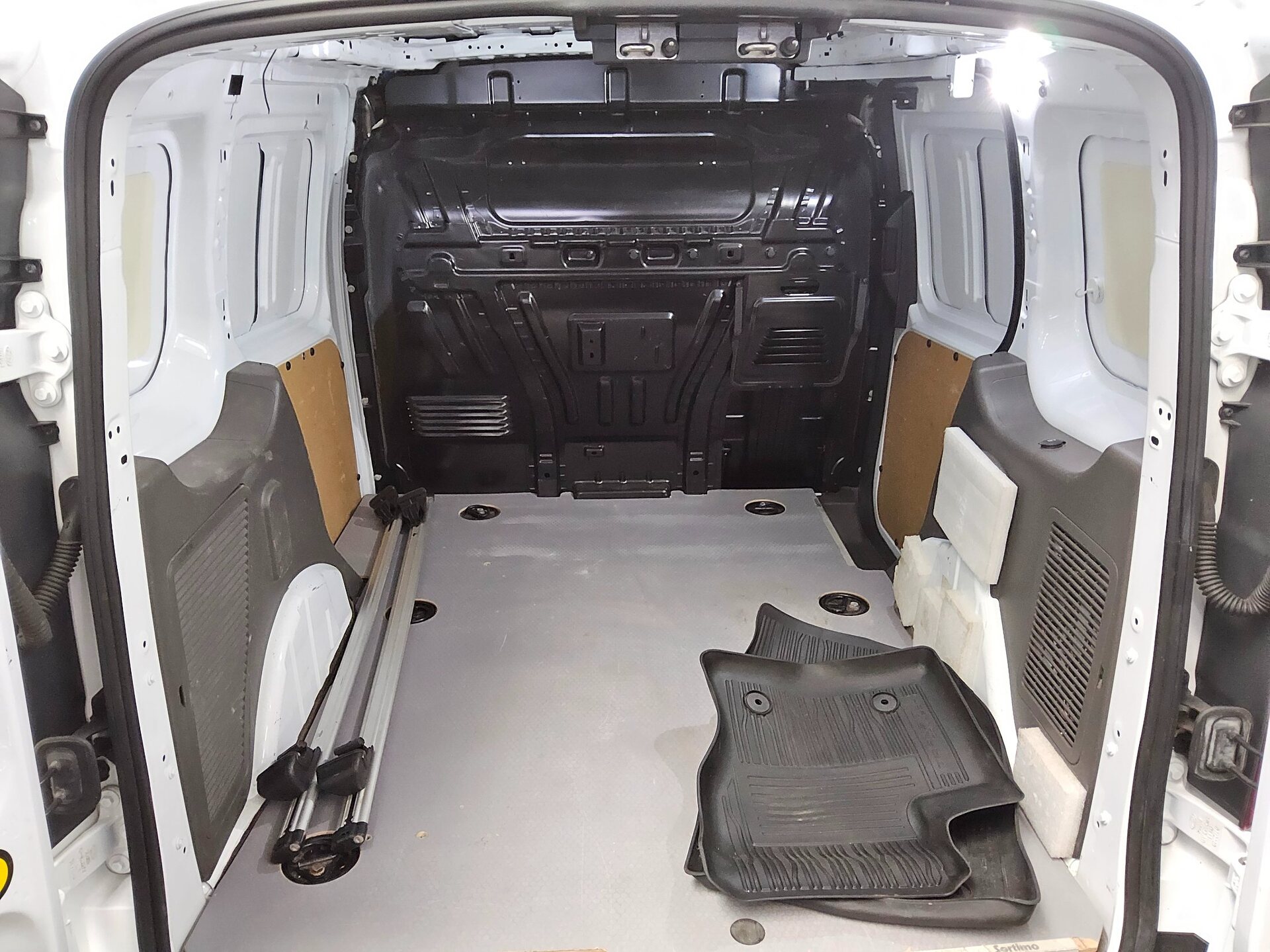 Ford Transit Connect 1.5 EB Trend L1 Navi AHK PDC Shz 11