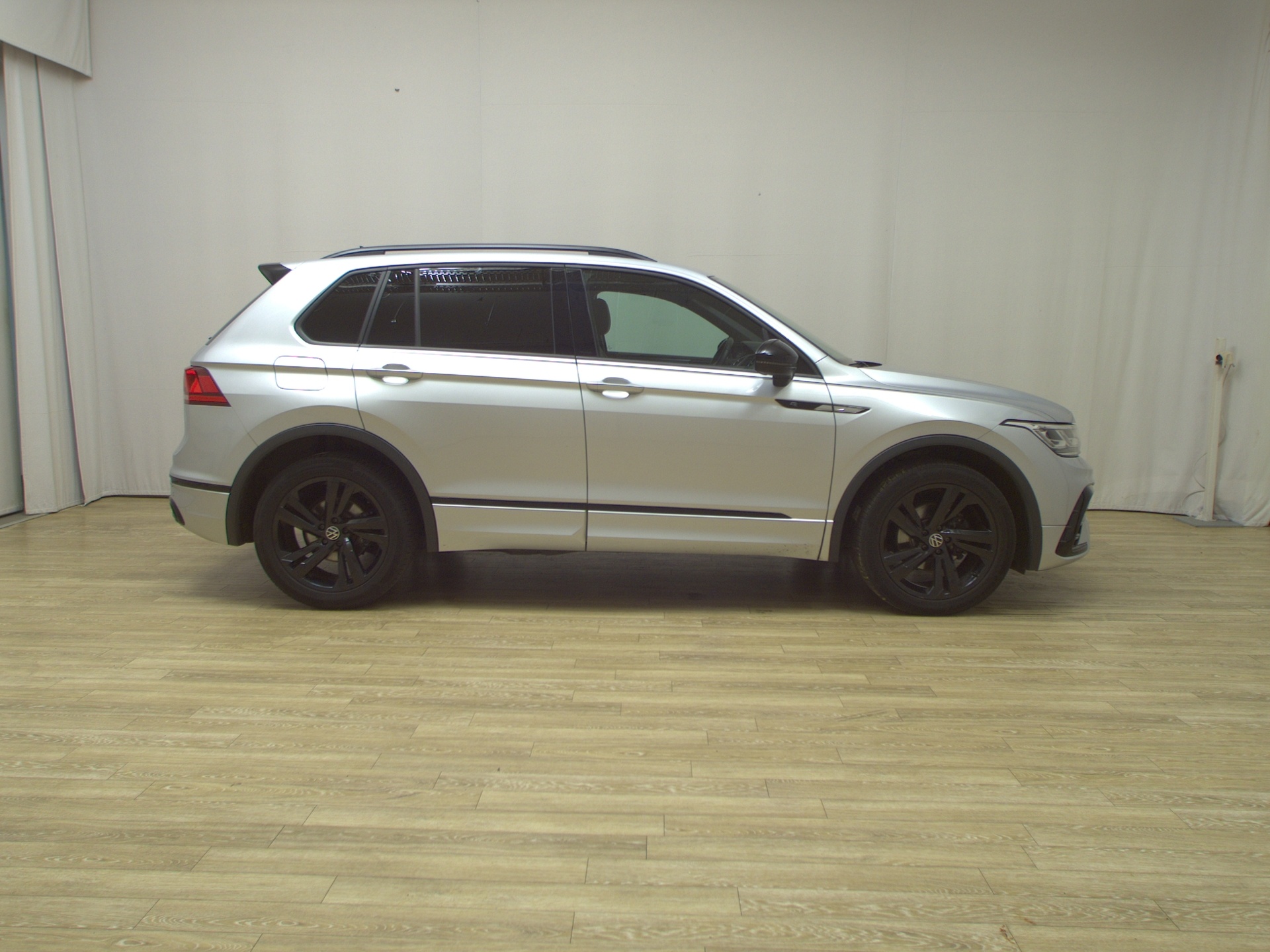 Volkswagen Tiguan 2.0 TDI R-Line Navi AID Matrix