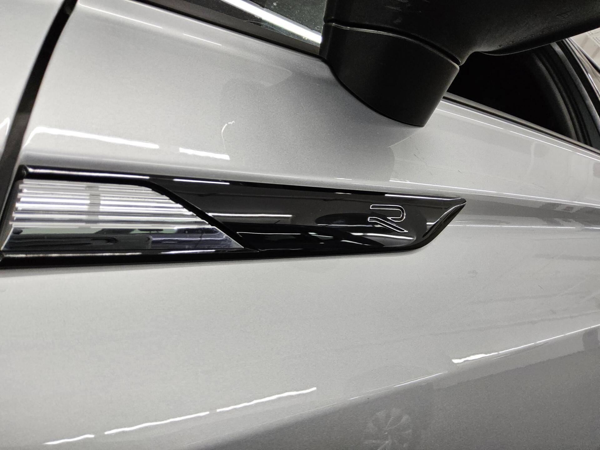 Volkswagen Tiguan 2.0 TDI R-Line Navi AID Matrix 12