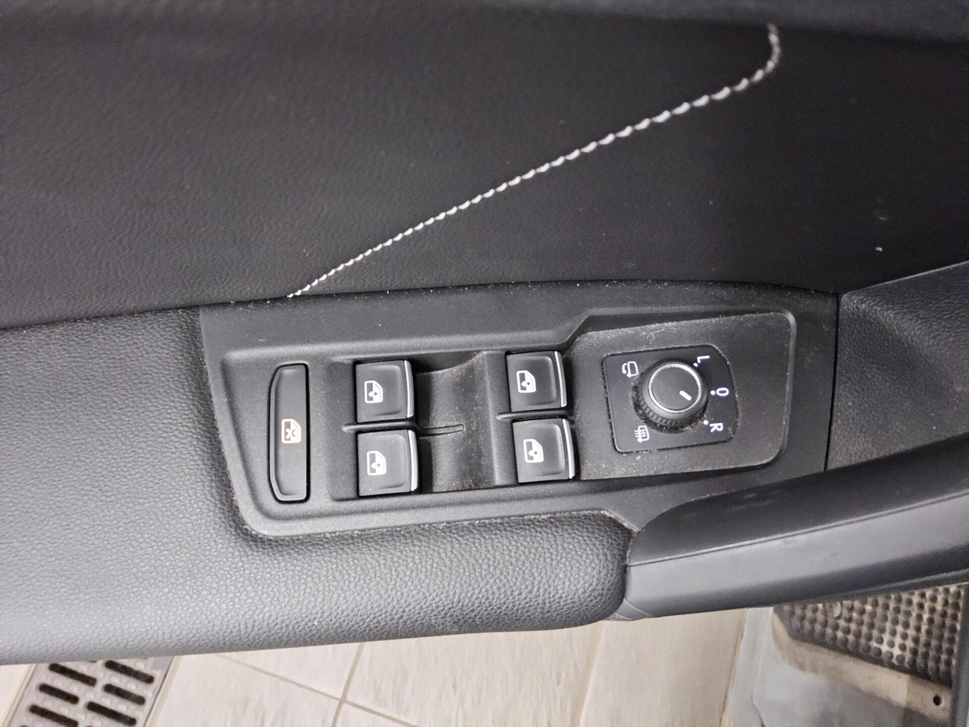 Volkswagen Tiguan 2.0 TDI R-Line Navi AID Matrix 10