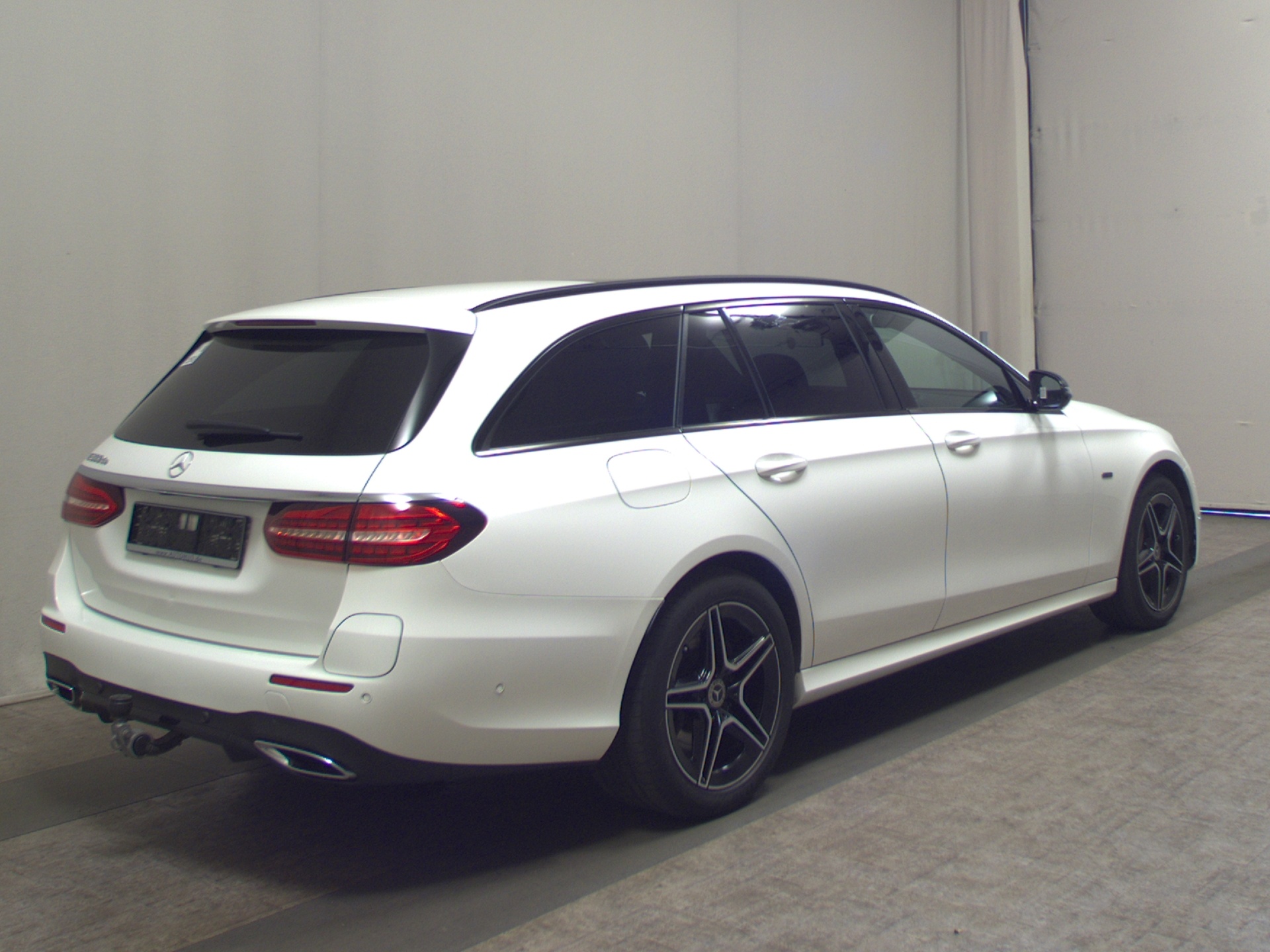 Mercedes-Benz E 300 T de AMG-Line Night Navi MB-LED Pano AHK 4