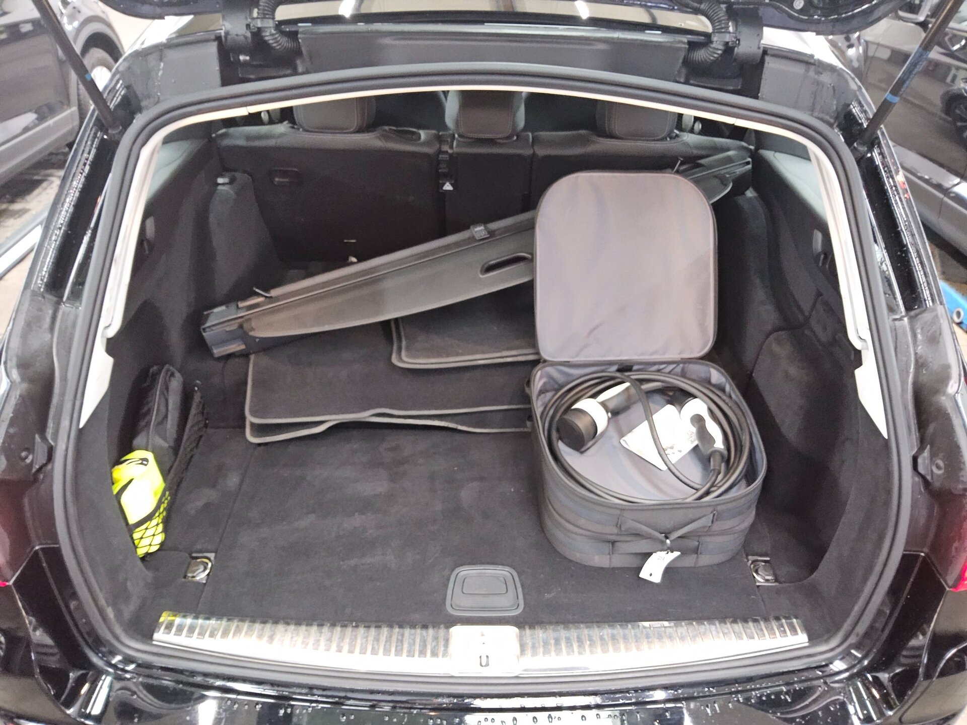 Mercedes-Benz E 300 T de 4M Avantgarde Navi LED Burmester 360° 12