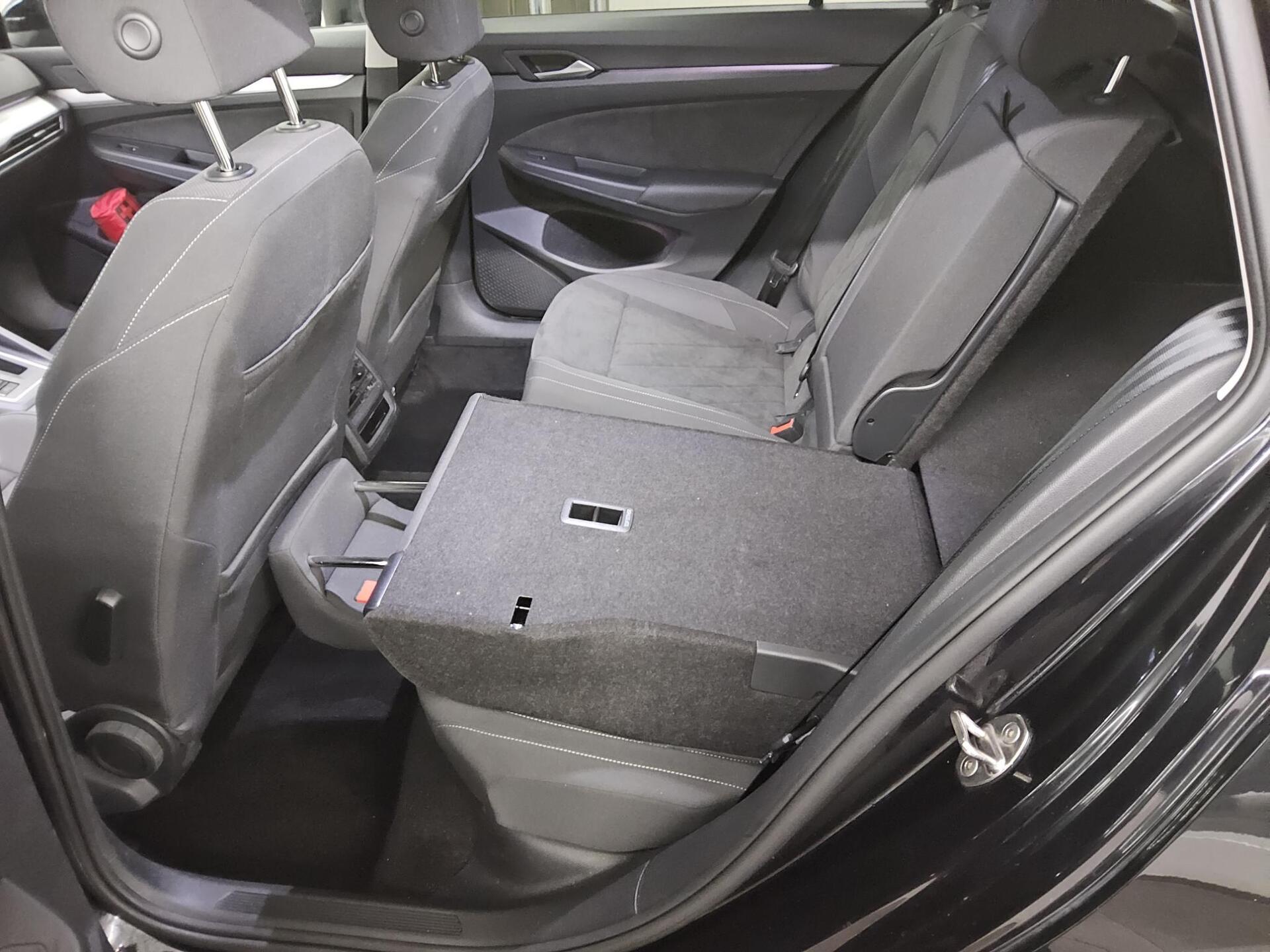 Volkswagen Golf-8 Var. 2.0 TDI Life Navi LED AID ACC RFK 13