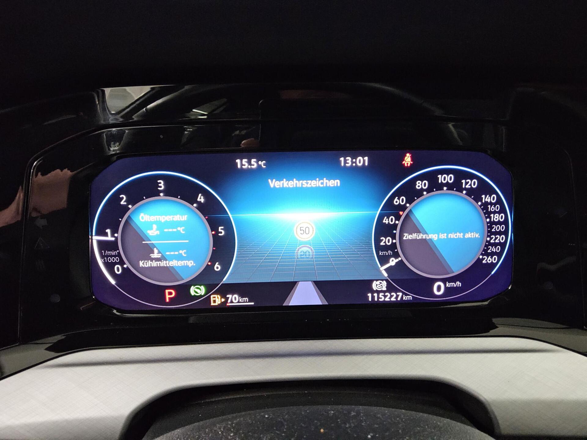 Volkswagen Golf-8 Var. 2.0 TDI Life Navi LED AID ACC RFK 8