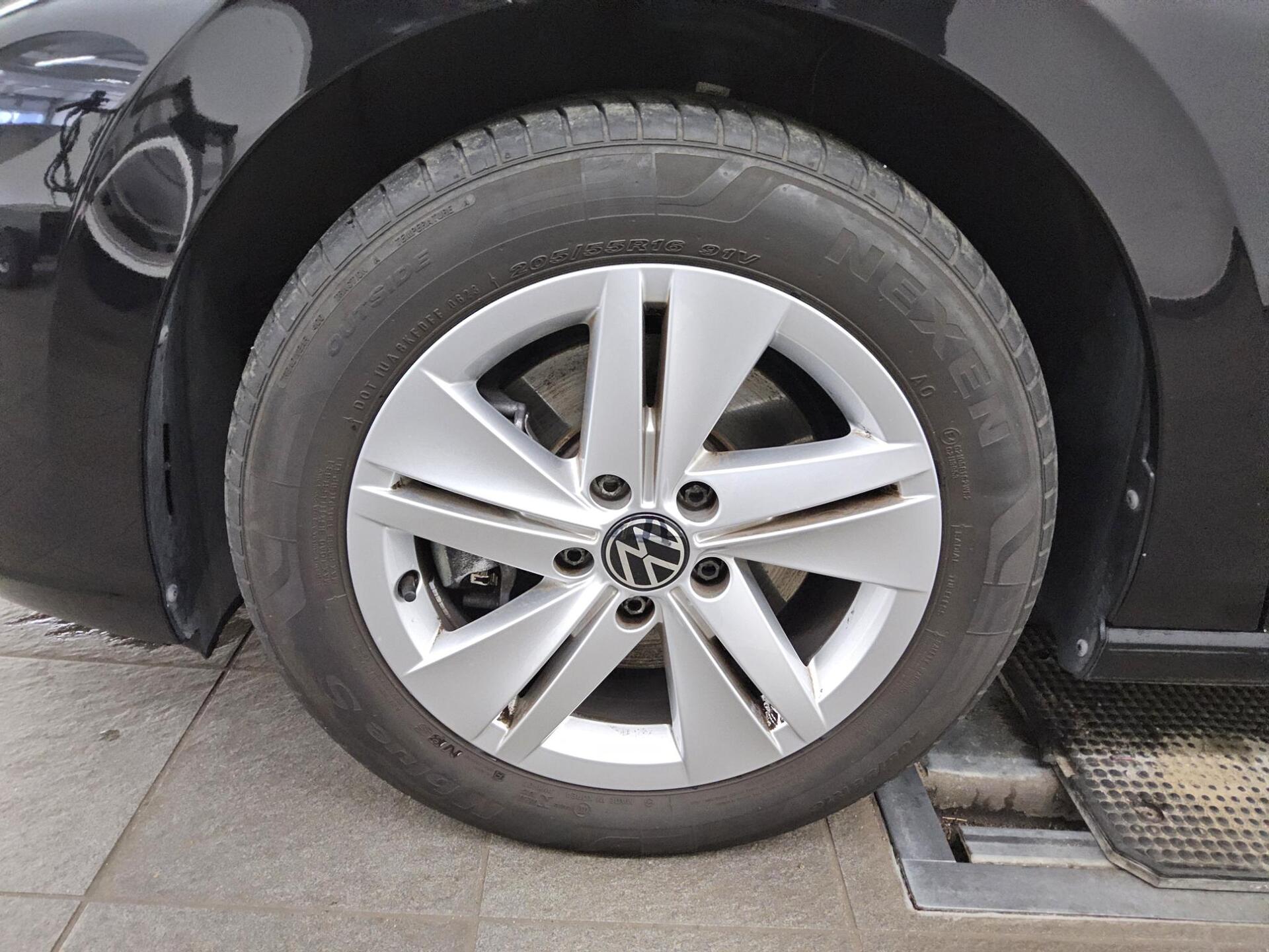 Volkswagen Golf-8 Var. 2.0 TDI Life Navi LED AID ACC RFK 11