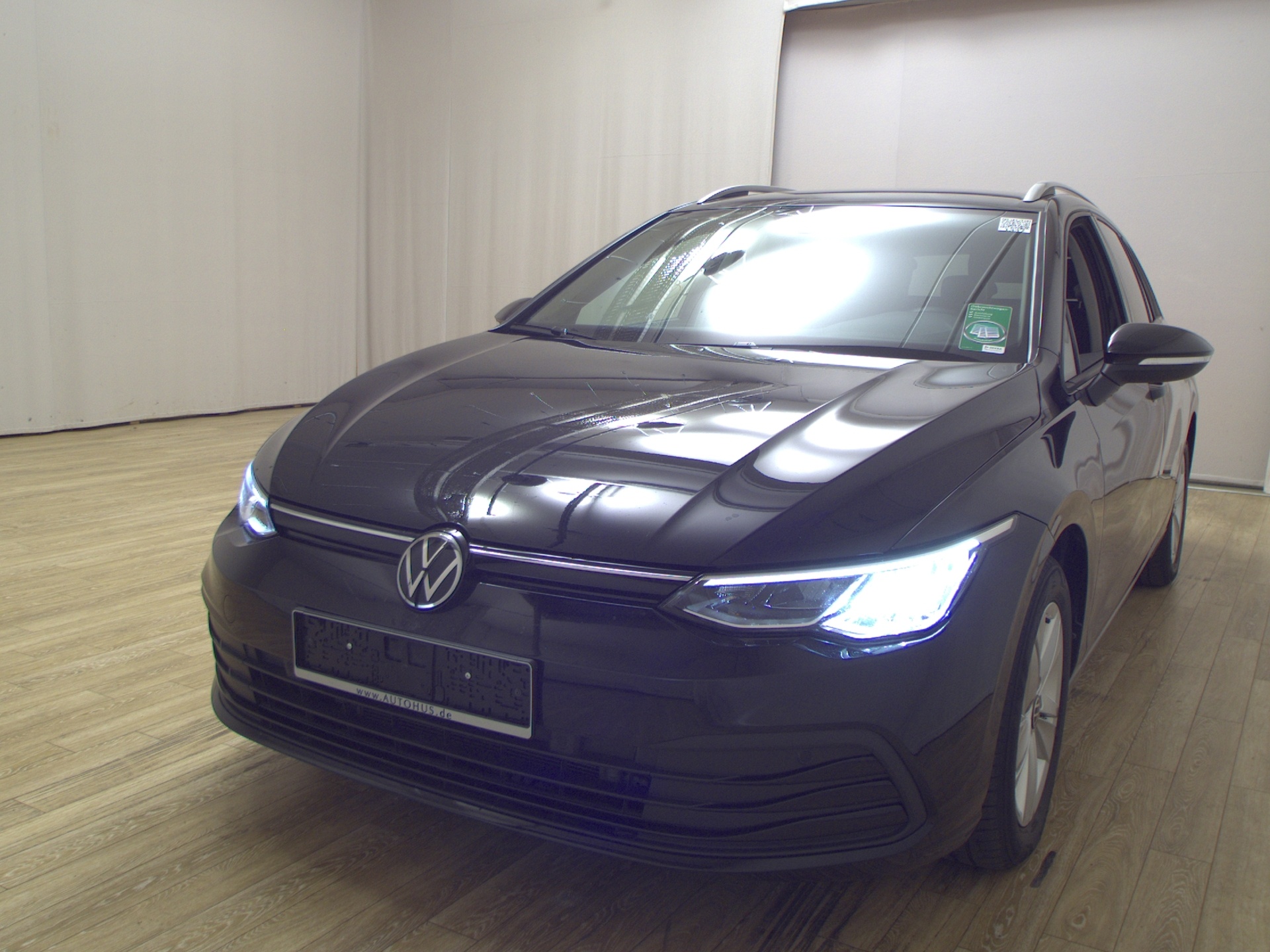 Volkswagen Golf-8 Var. 2.0 TDI Life Navi LED AID ACC RFK 2