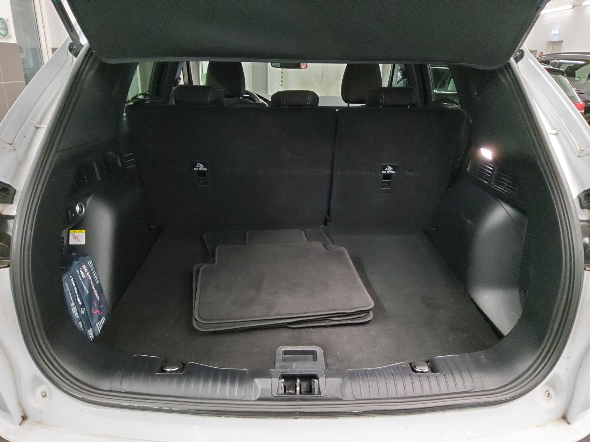 Ford Kuga 2.0 EB Titanium Navi PDC AHK ACC Keyless 12