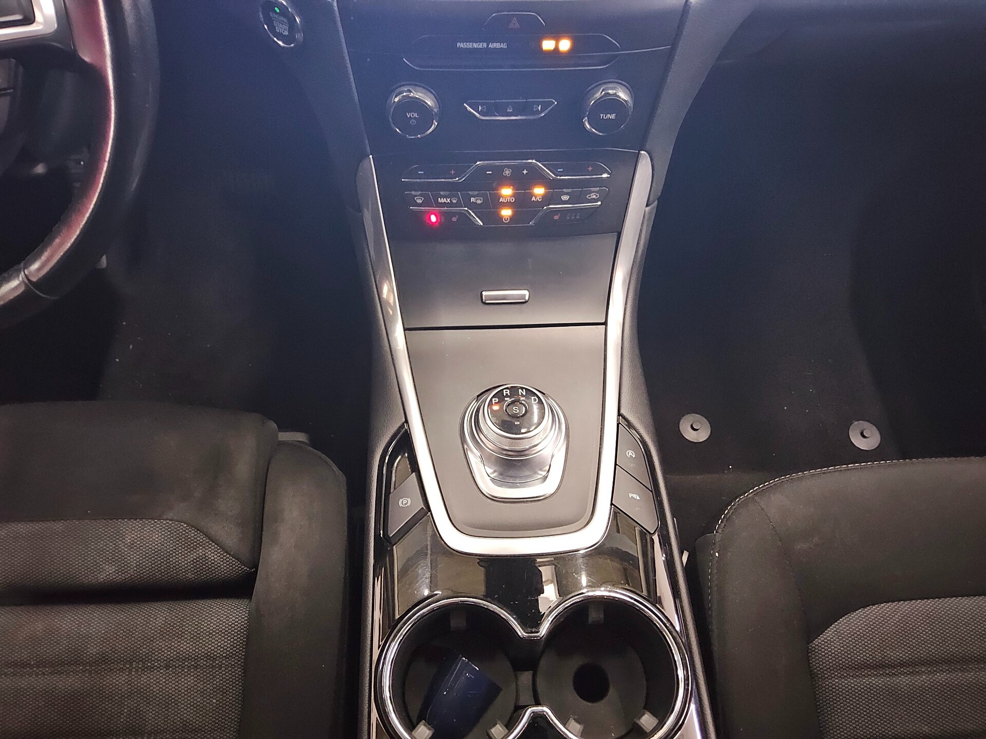 Ford S-Max 2.0 EB Titanium Navi LED RfK AHK DAB PDC 6