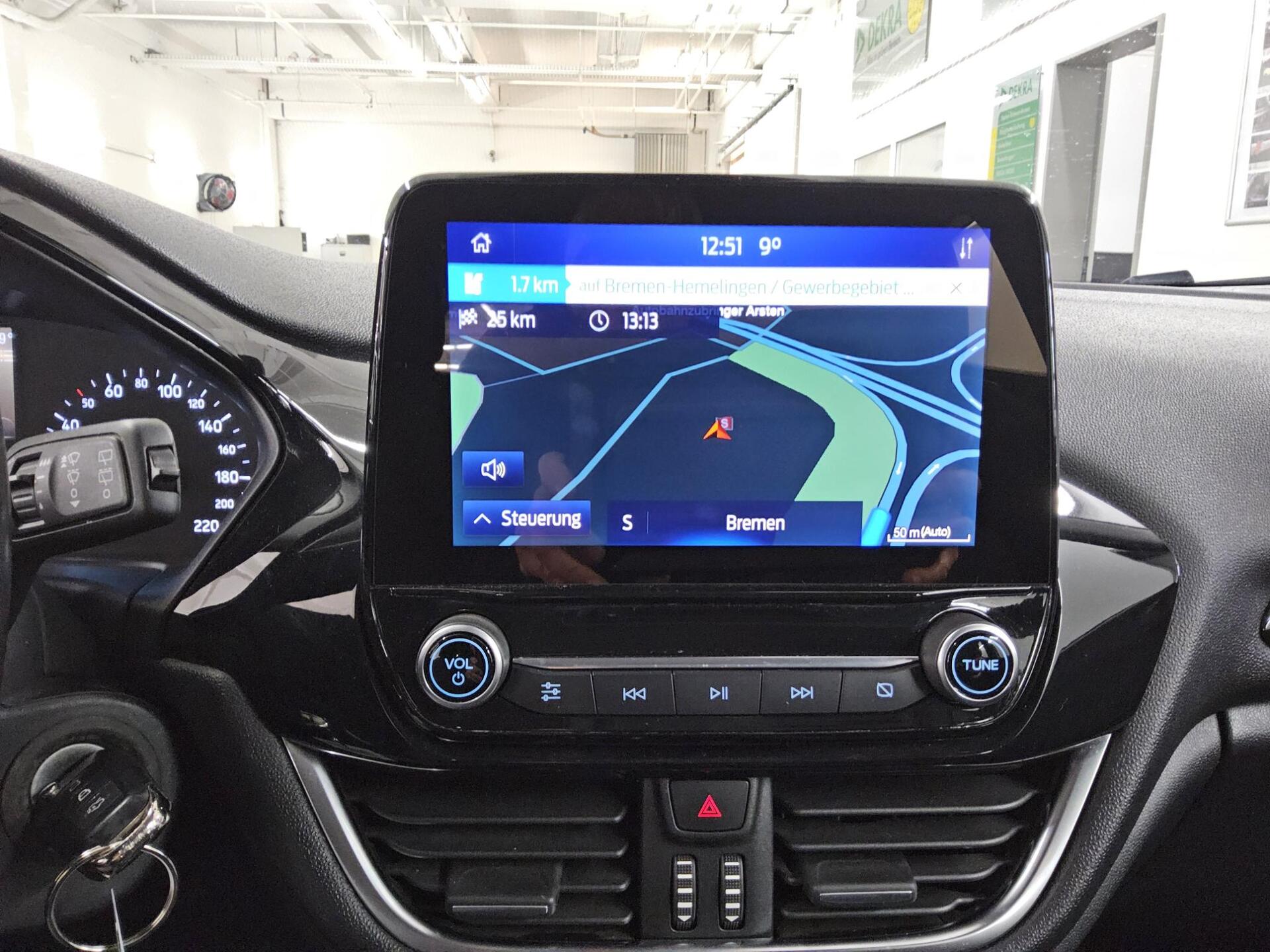 Ford Fiesta 1.0 EB Cool&Connect Navi Shz PDC 7