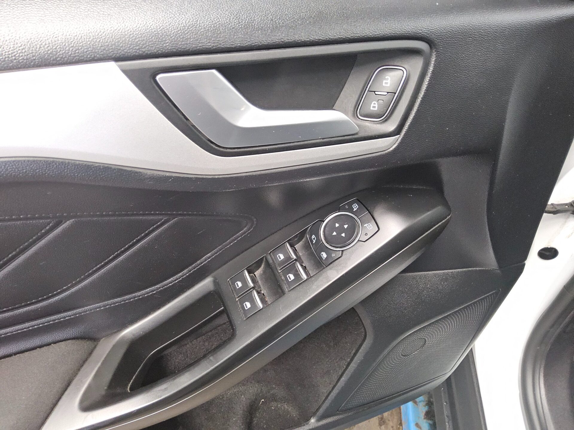 Ford Focus Turnier 1.5 EB Cool&Connect Navi LED AHK 9