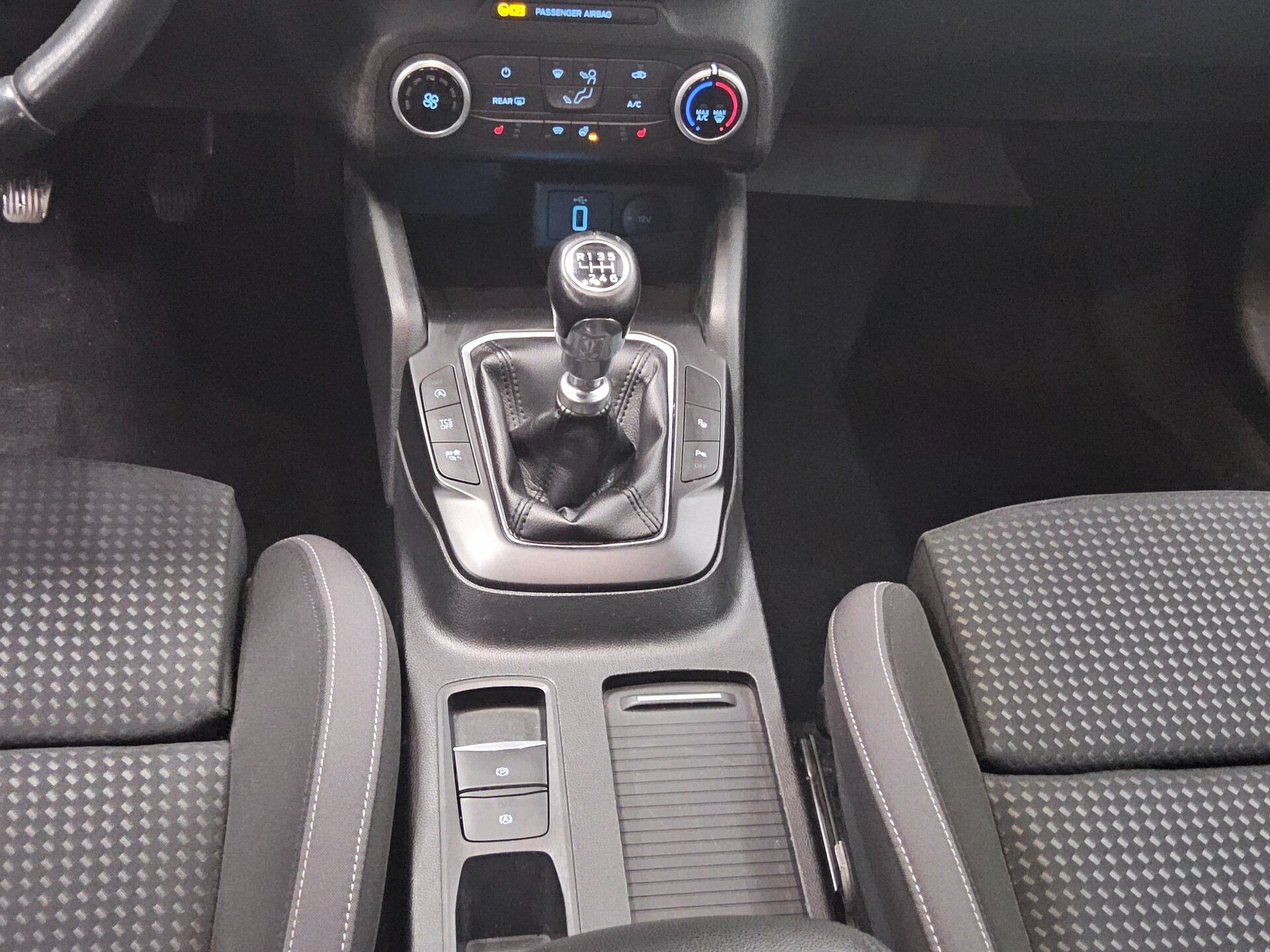 Ford Focus Turnier 1.5 EB Cool&Connect Navi LED AHK 6