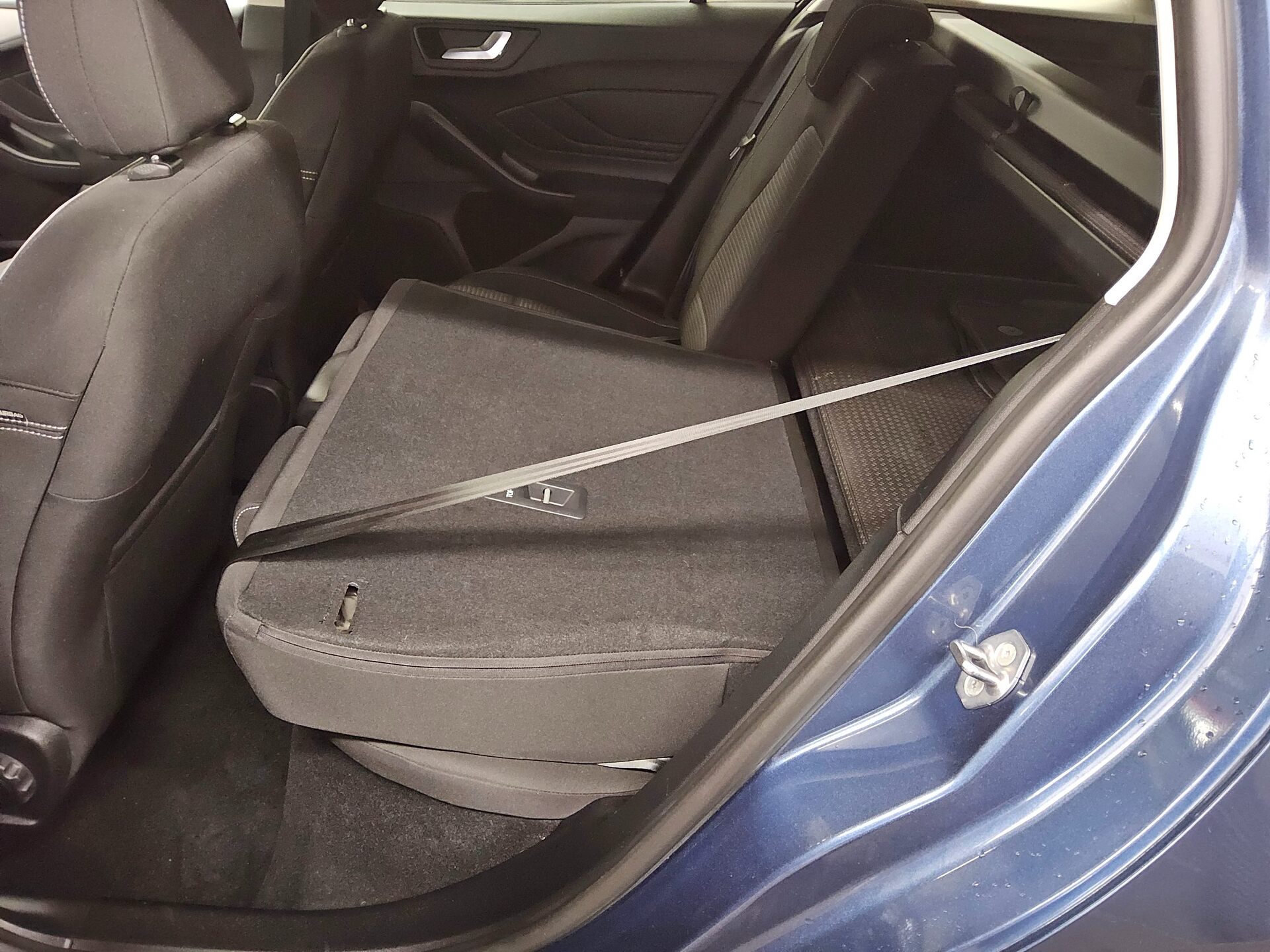 Ford Focus Turnier 1.5 EB Titanium Navi LED ACC RFK 12