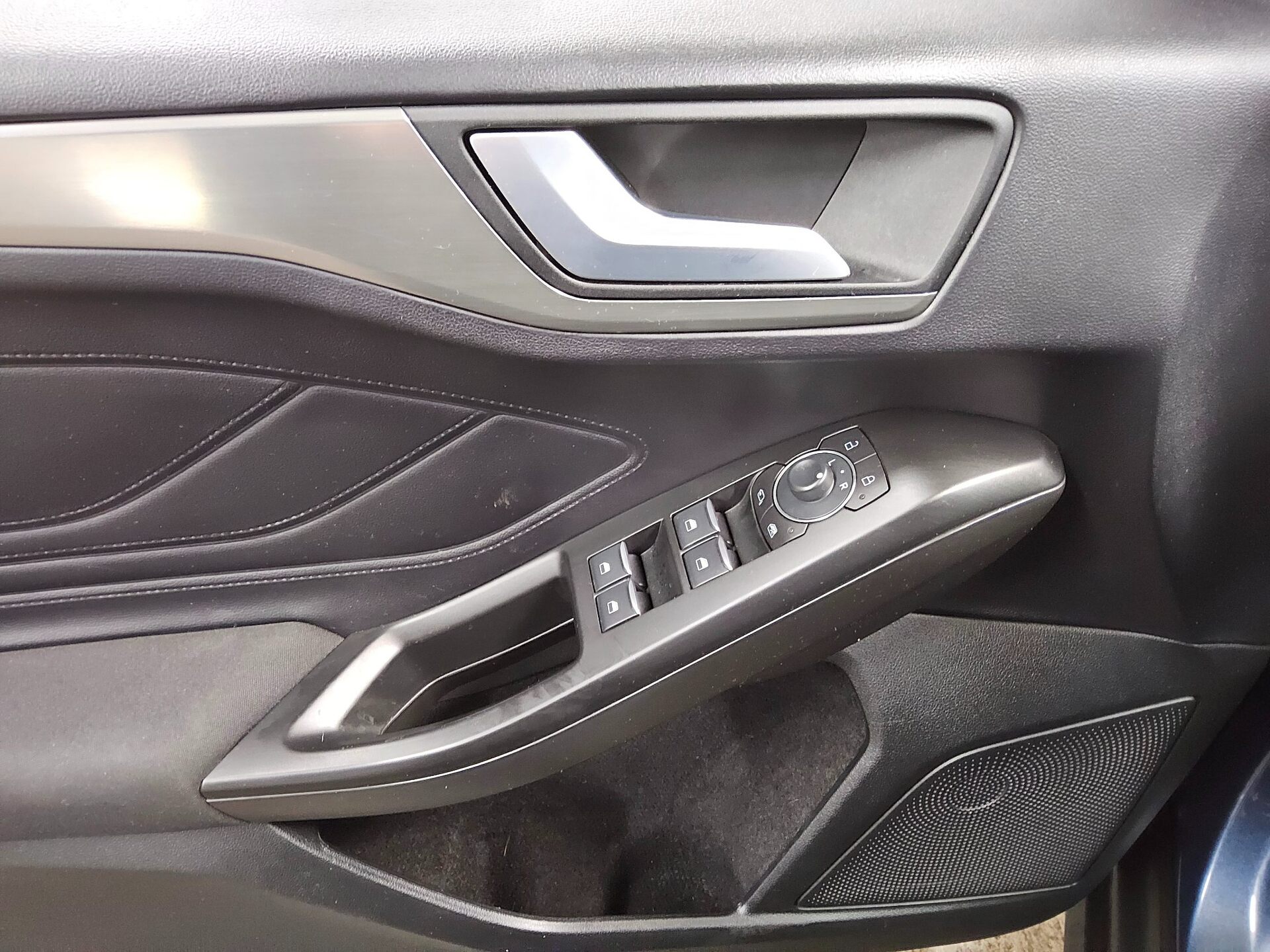 Ford Focus Turnier 1.5 EB Titanium Navi LED ACC RFK 9