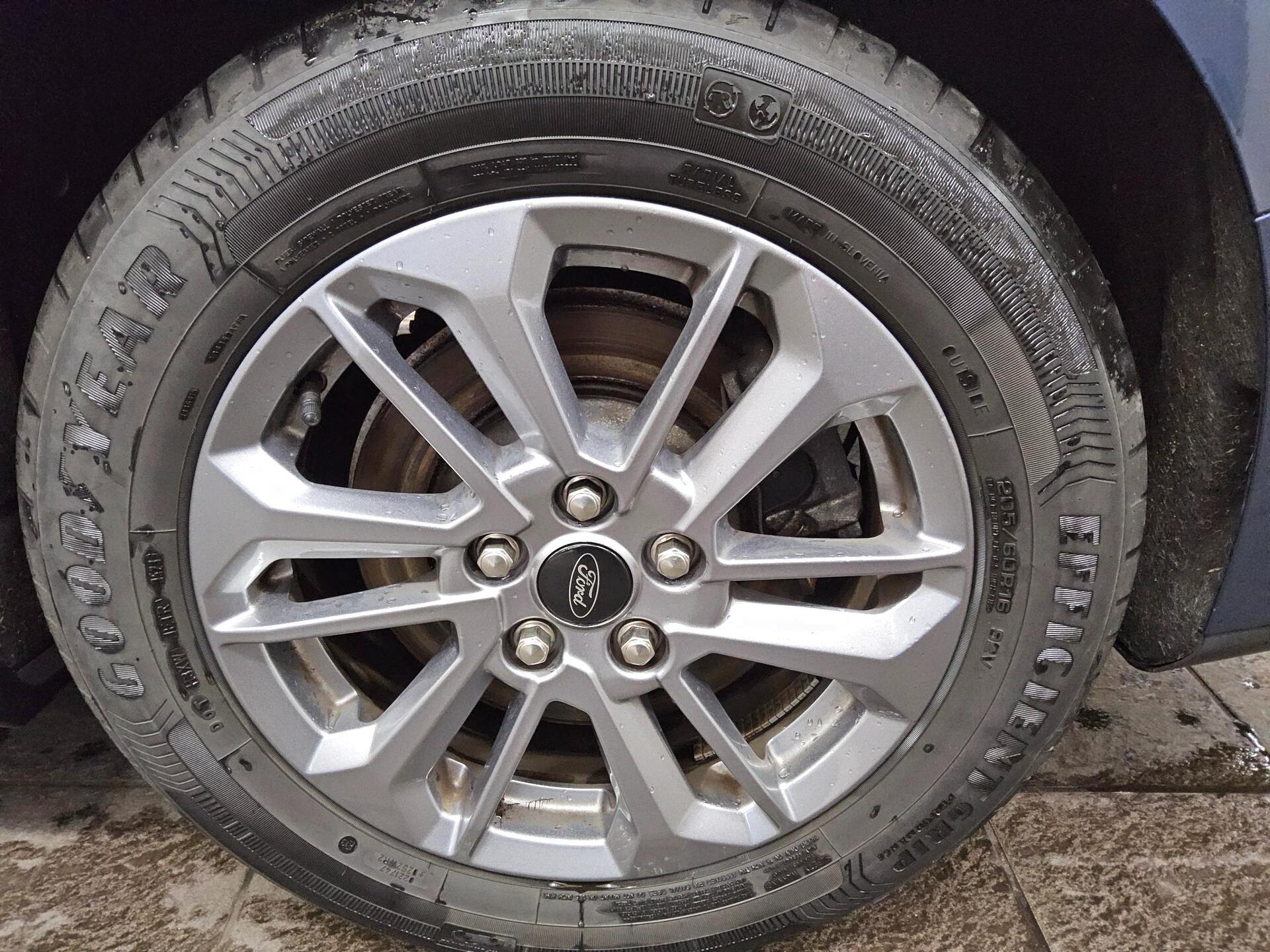 Ford Focus Turnier 1.5 EB Titanium Navi LED ACC RFK 10