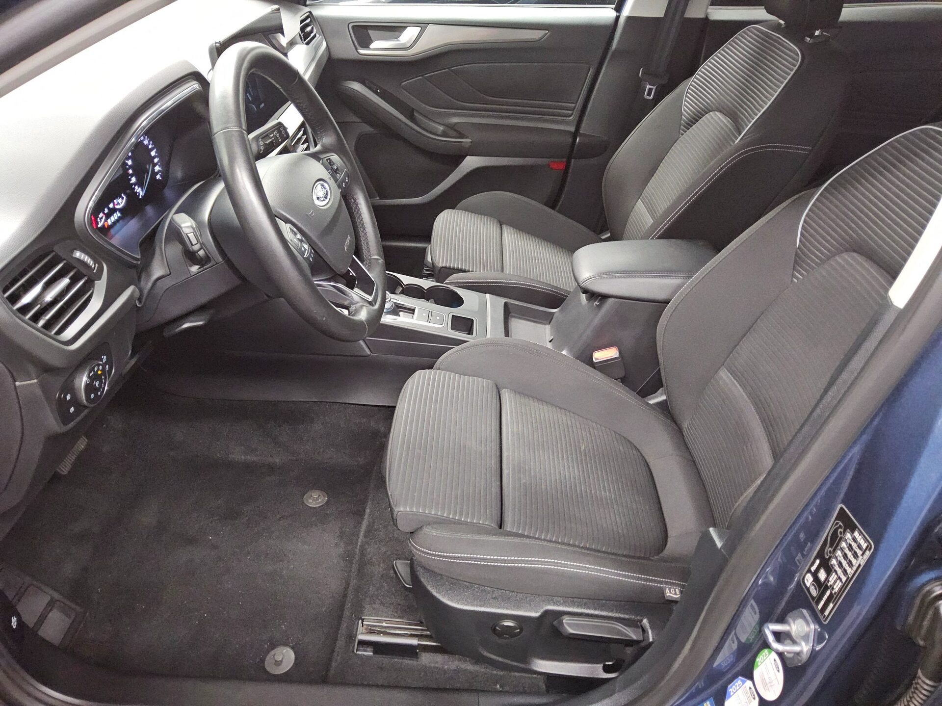 Ford Focus Turnier 1.5 EB Titanium Navi LED ACC RFK 8