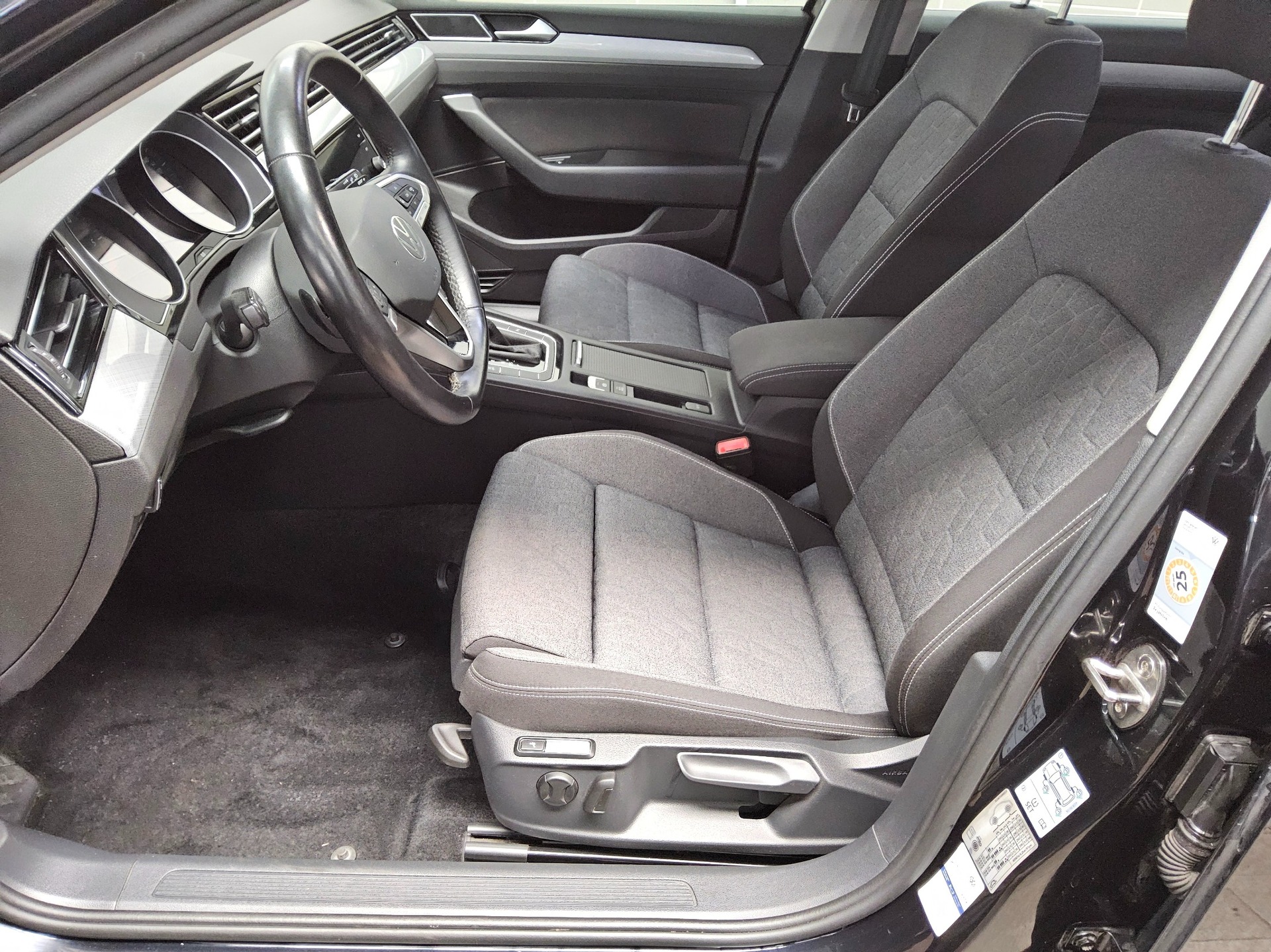 Volkswagen Passat Var. 2.0 TDI Business Navi LED RfK AHK 8