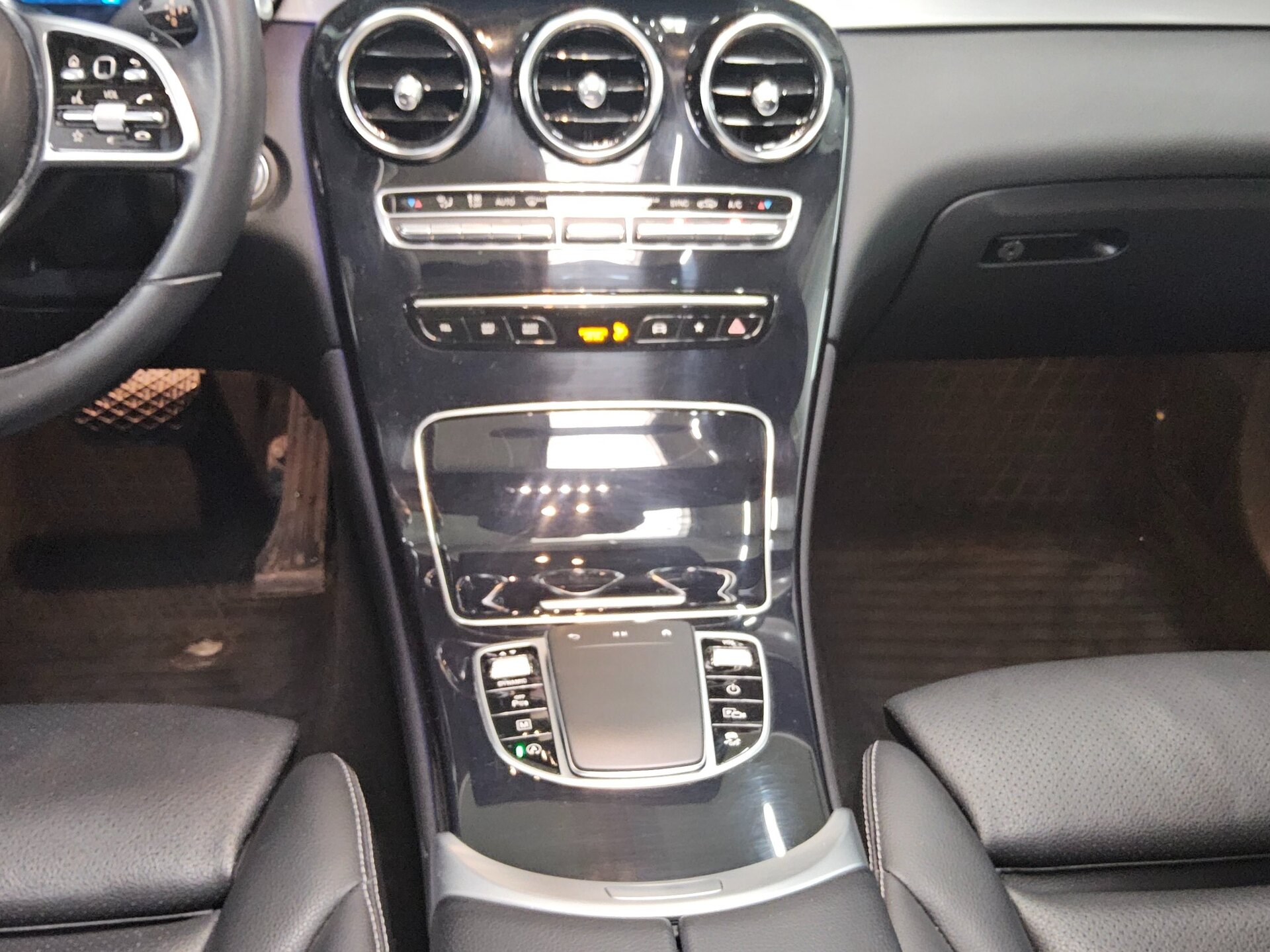 Mercedes-Benz GLC 300 d 4M Navi LED HuD Pano Sound RFK AHK 6
