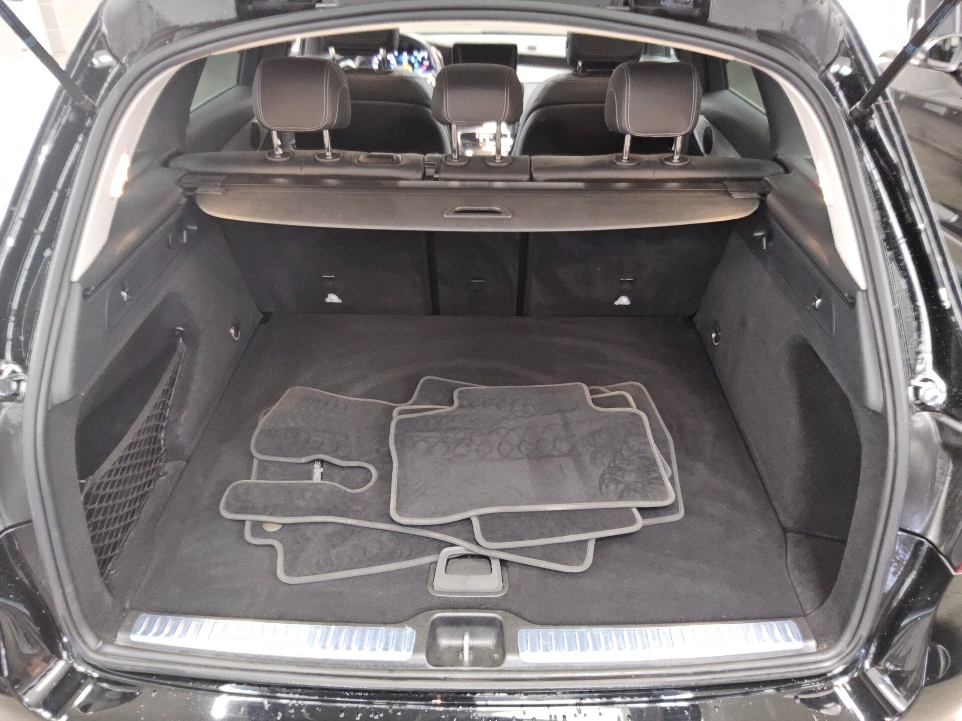 Mercedes-Benz GLC 300 d 4M Navi LED HuD Pano Sound RFK AHK 12