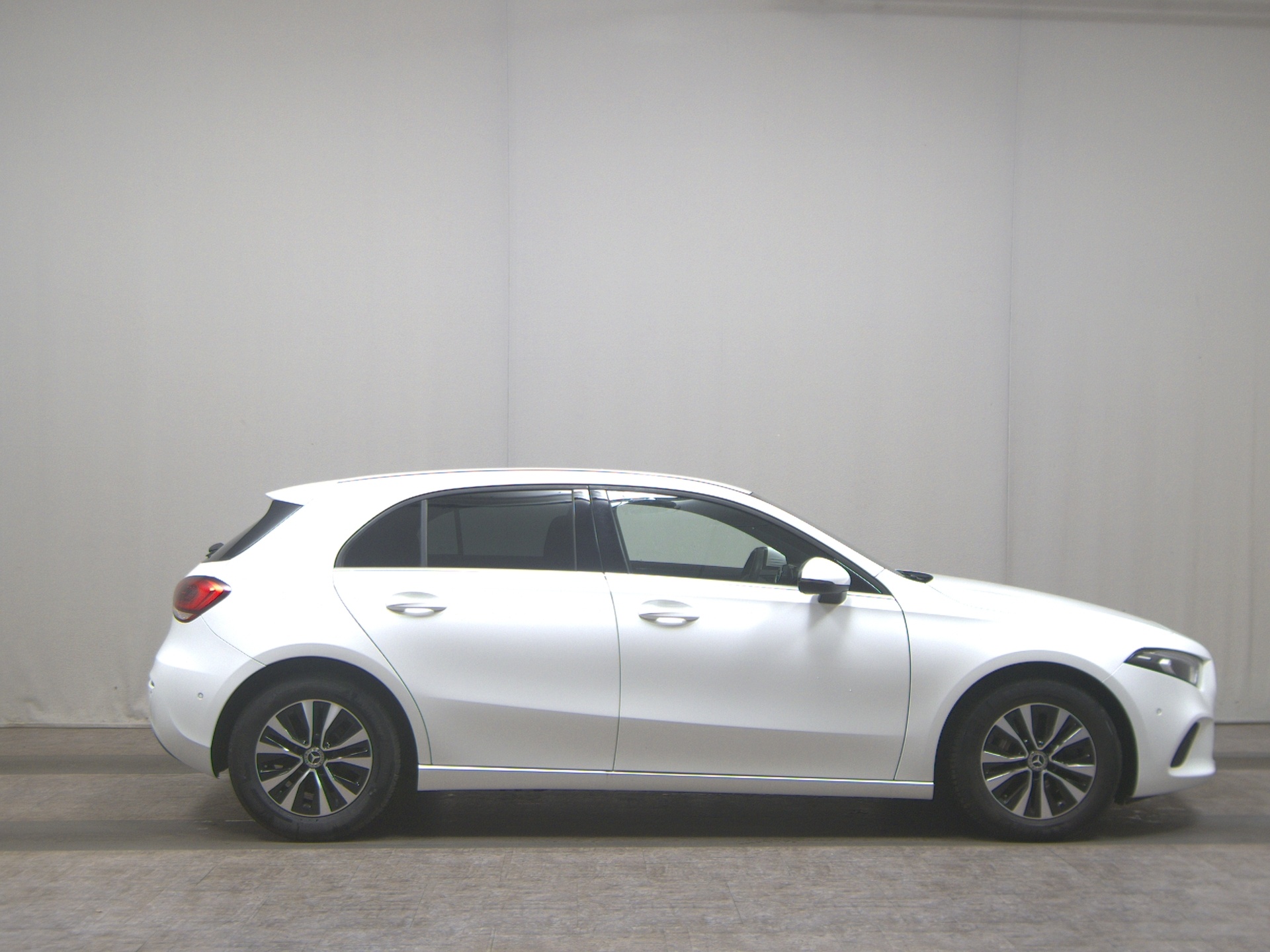 Mercedes-Benz A 180 d T-Leder Navi LED MBUX Tempomat Shz