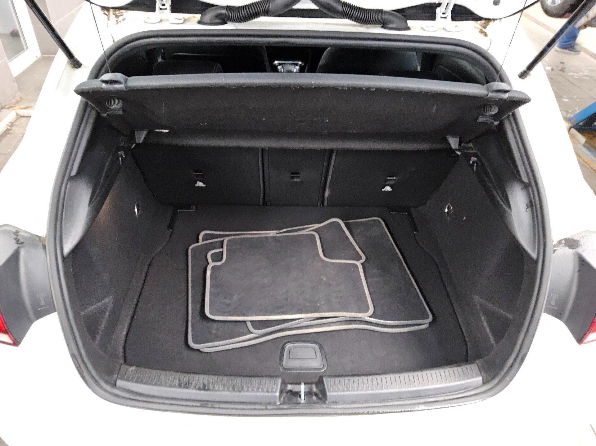 Mercedes-Benz A 180 d T-Leder Navi LED MBUX Tempomat Shz 12