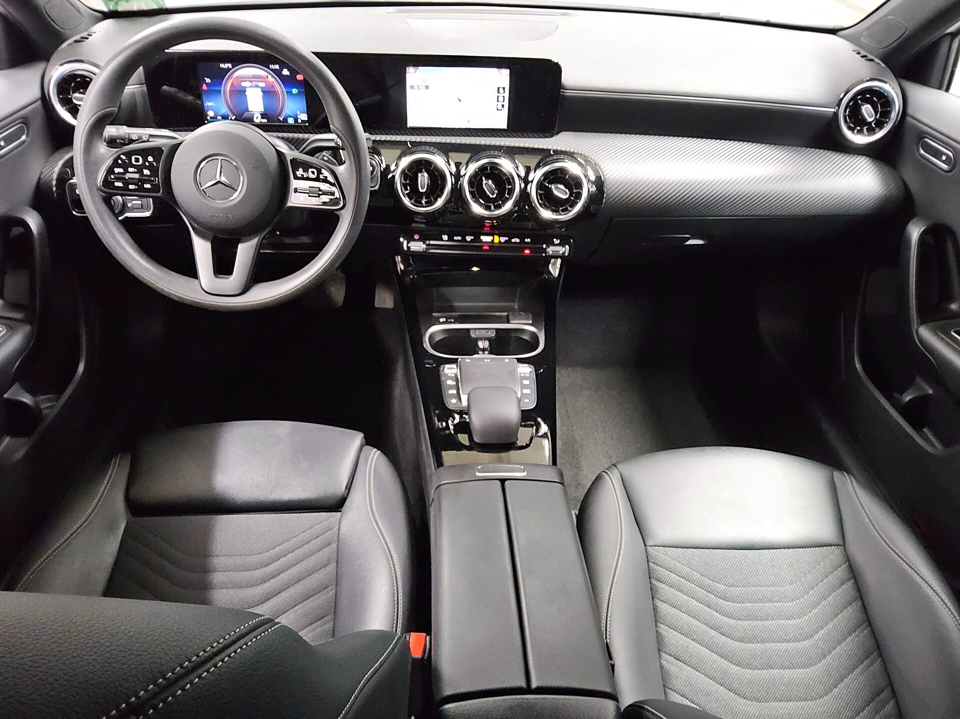 Mercedes-Benz A 180 d T-Leder Navi LED MBUX Tempomat Shz 5