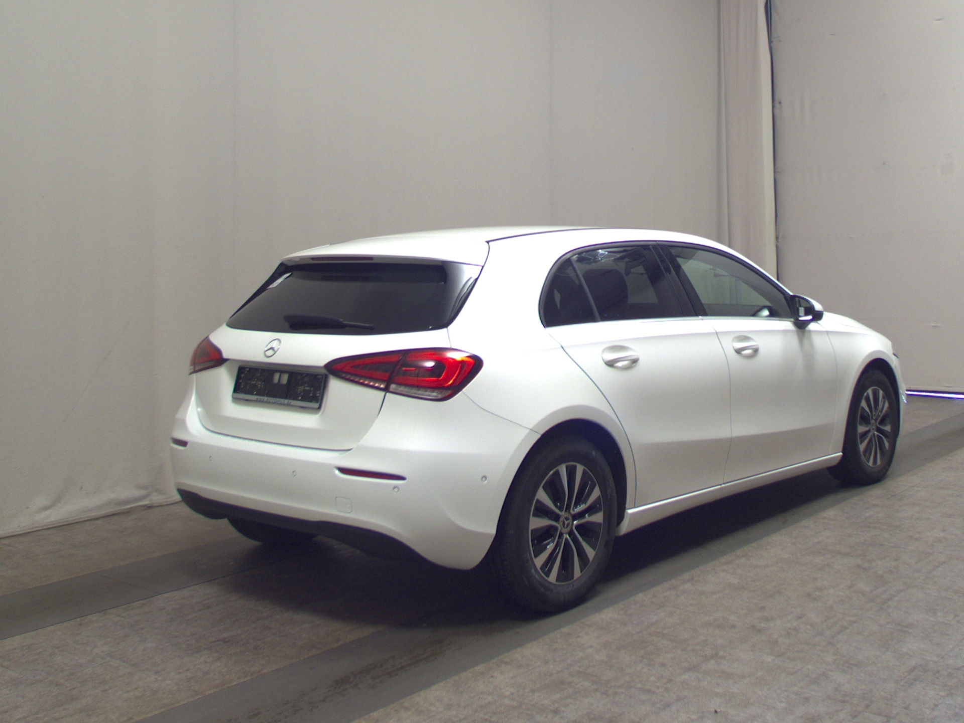 Mercedes-Benz A 180 d T-Leder Navi LED MBUX Tempomat Shz 4