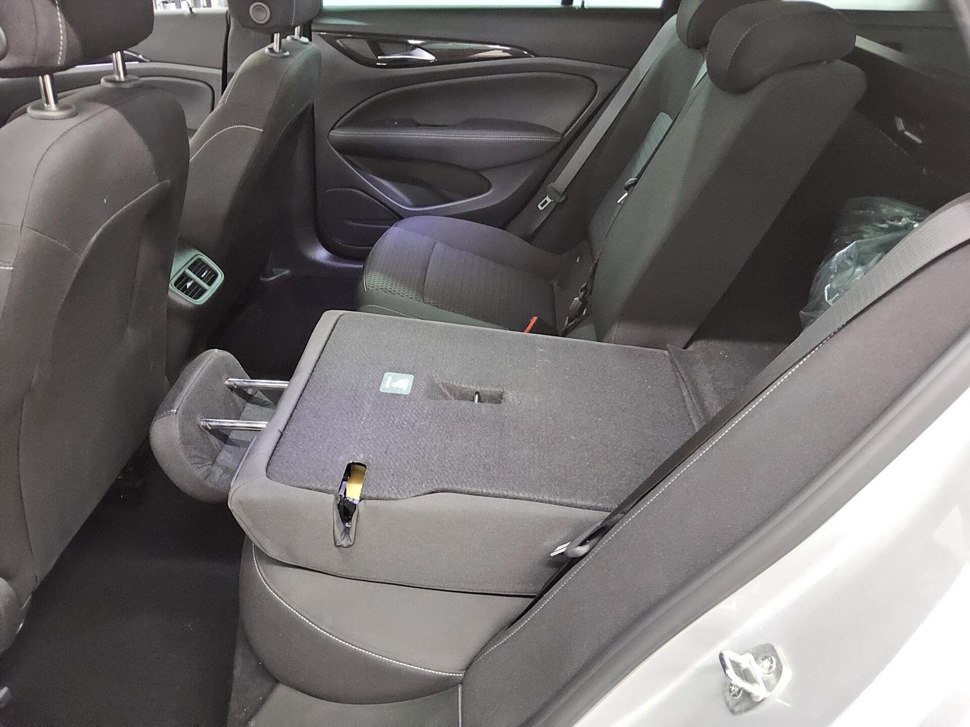 Opel Insignia ST 1.5 D Business Ed. Navi LED AHK PDC 12