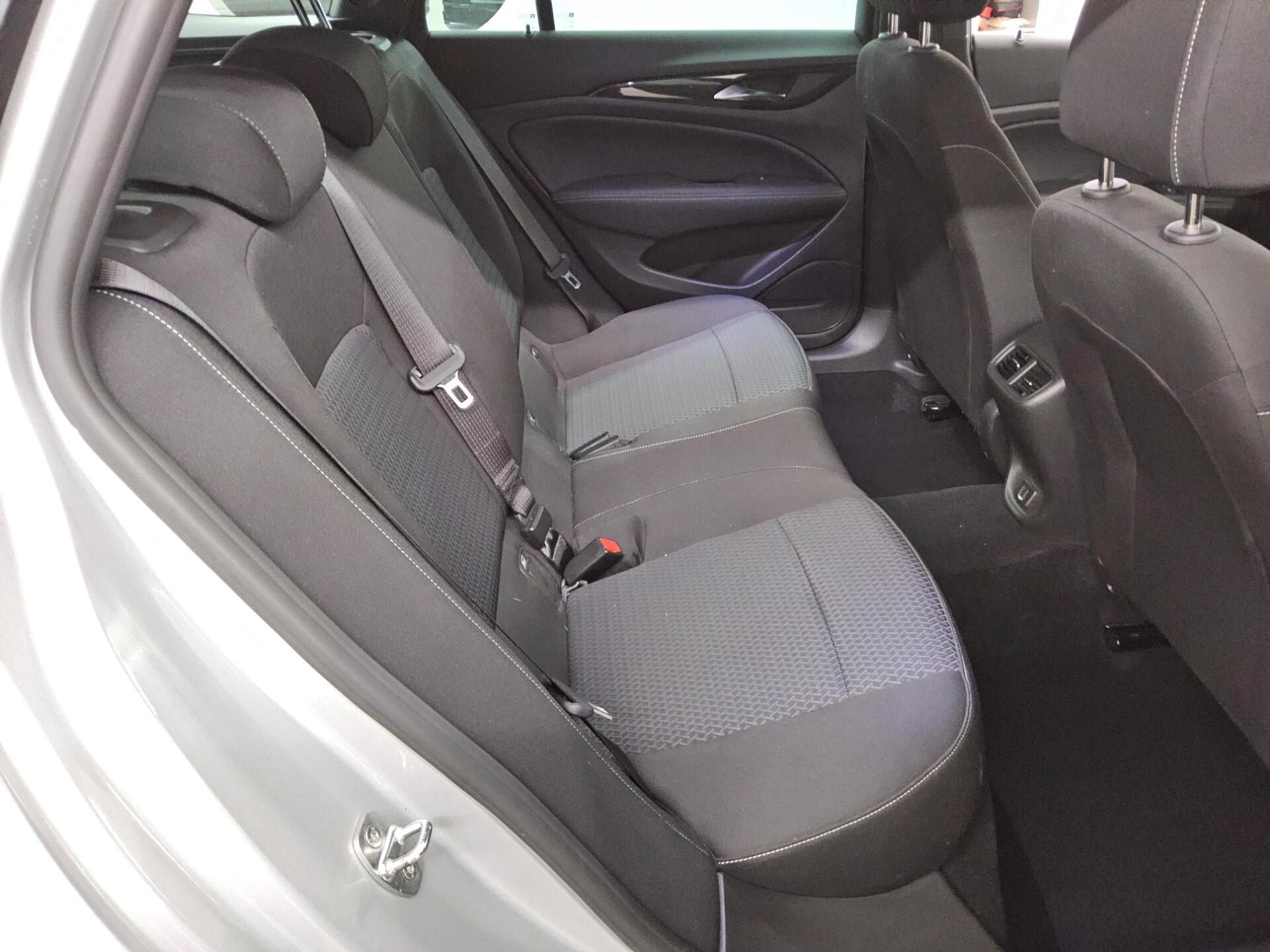 Opel Insignia ST 1.5 D Business Ed. Navi LED AHK PDC 13