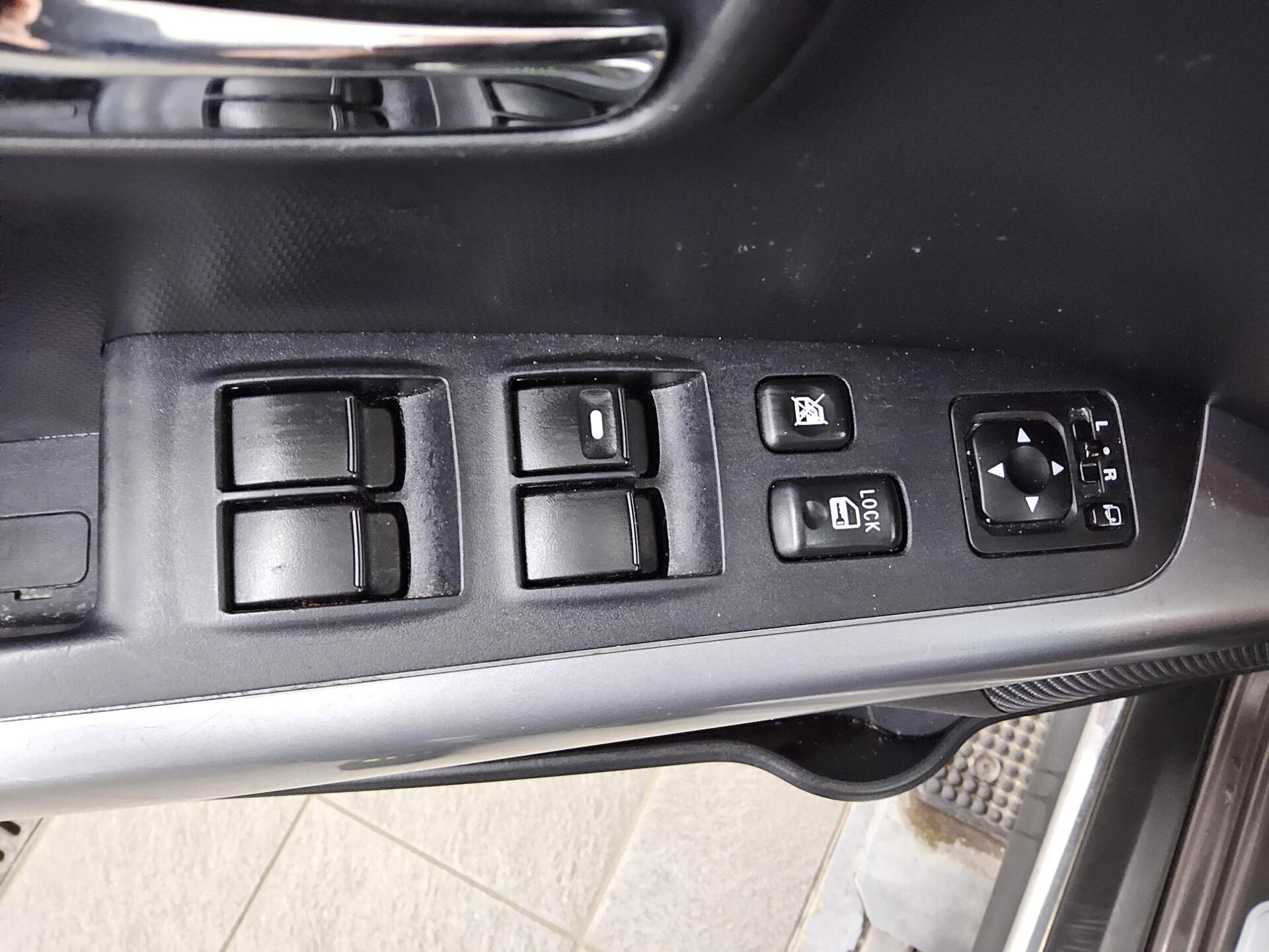 Mitsubishi Outlander 2.0 MIVEC T-Leder PDC 9