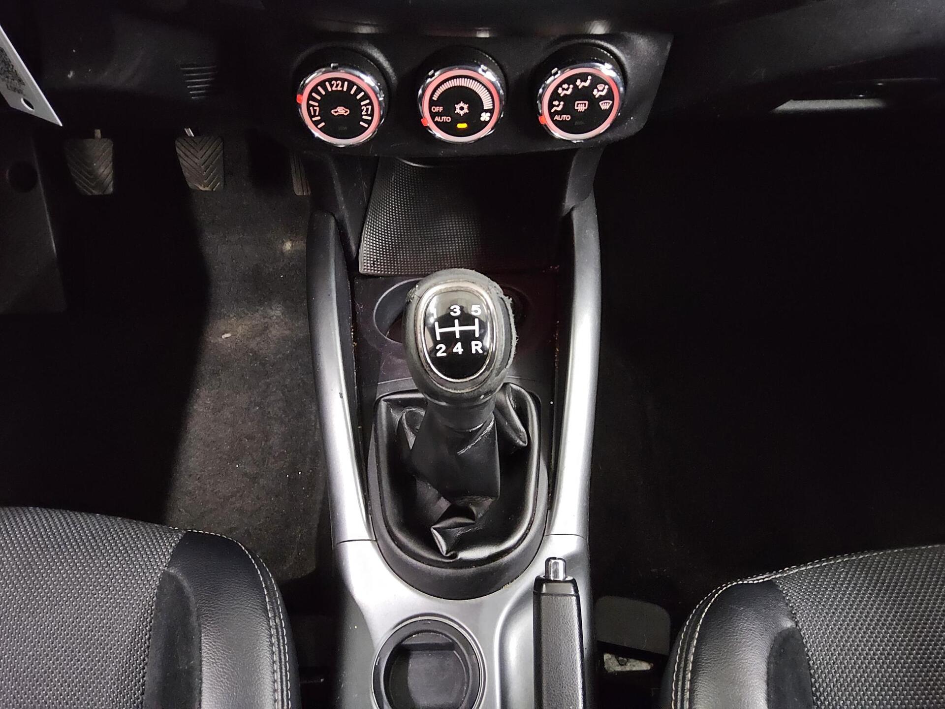 Mitsubishi Outlander 2.0 MIVEC T-Leder PDC 6